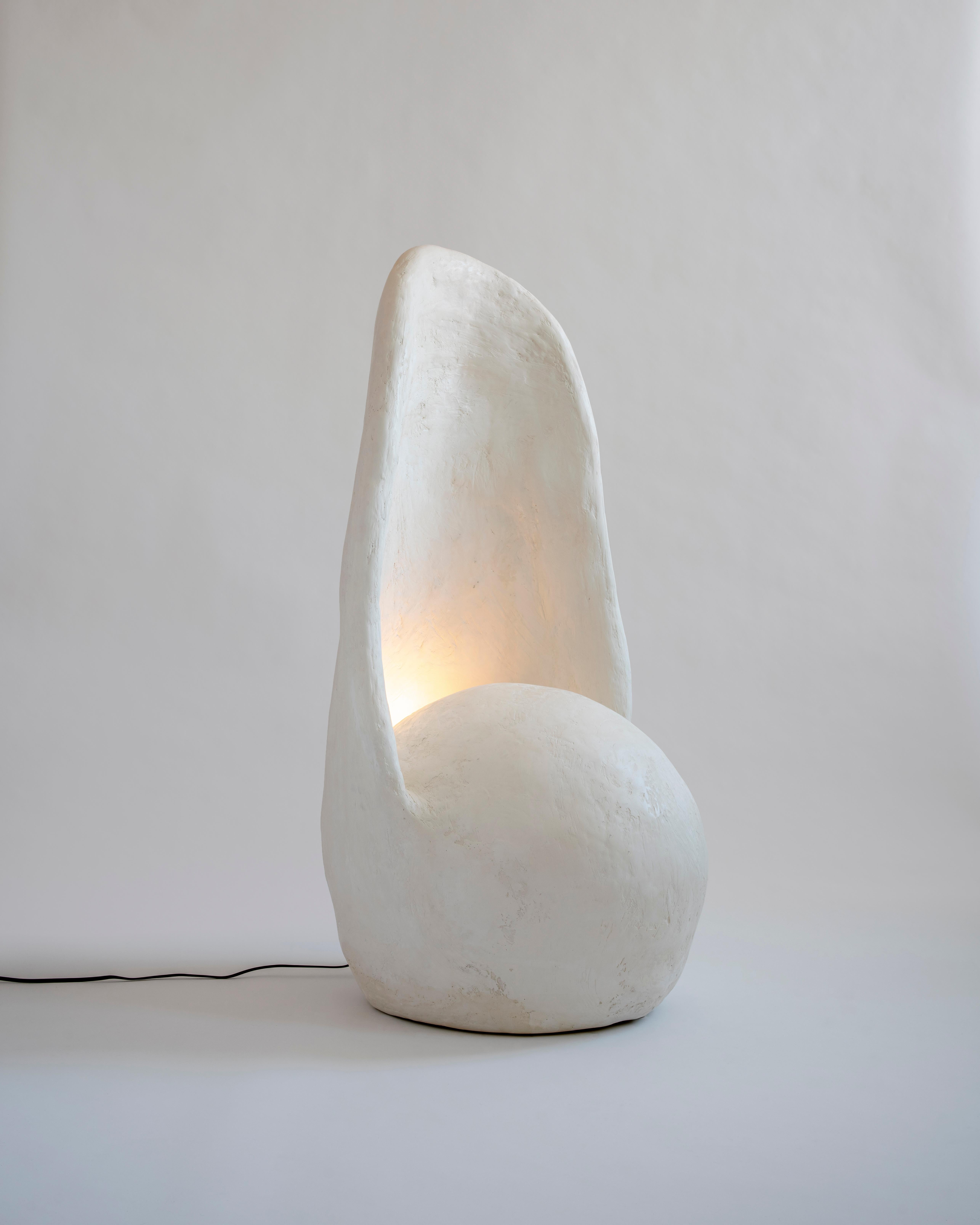 Lampadaire Contemporary en Gypse White, Handcraft by Mike Ruiz Serra en vente 1