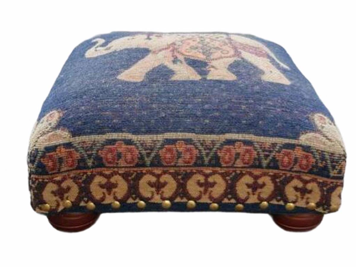Gypsy Oriental Rug Covered Foot Rest Footstool Vintage, 1970s In Good Condition For Sale In Nuernberg, DE