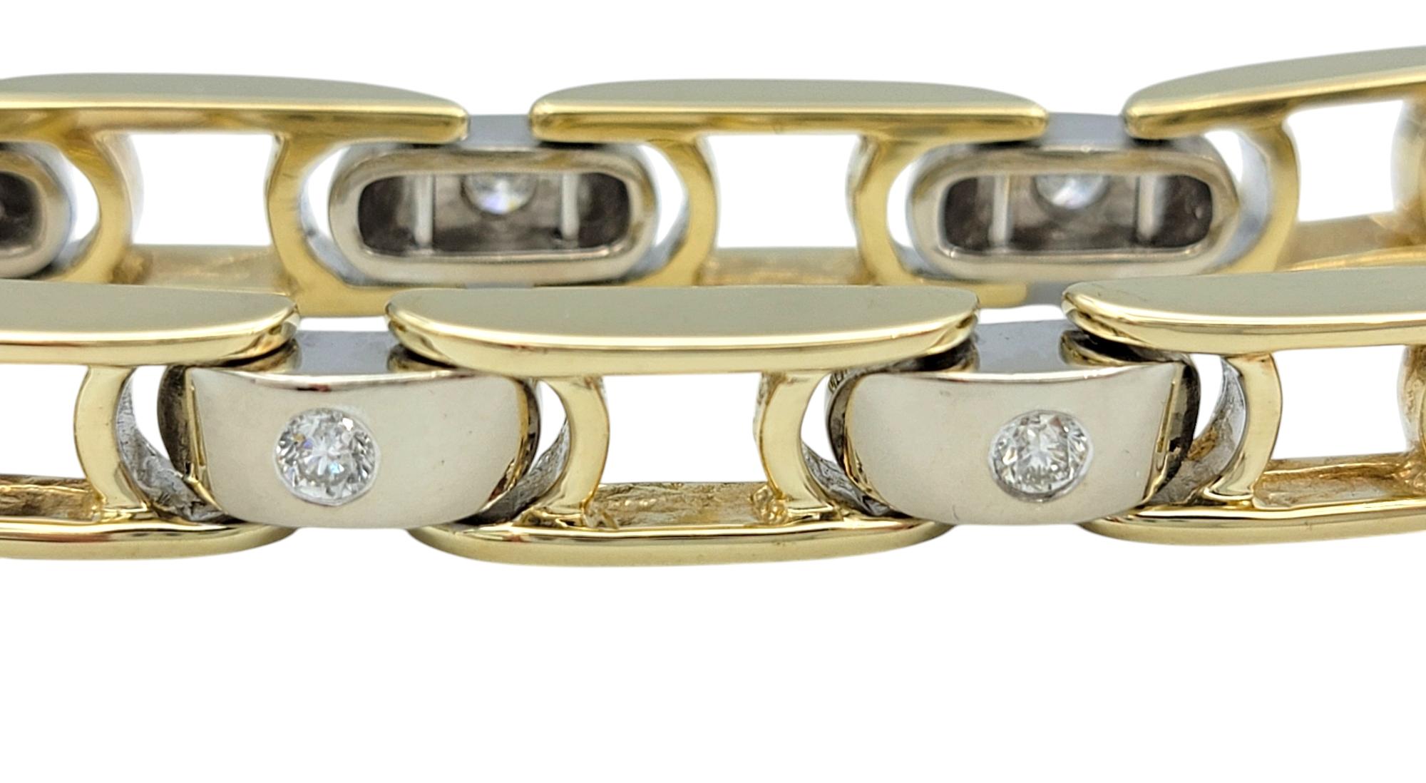 Pulsera de eslabones bicolor con diamantes redondos engastados en oro pulido de 14 quilates Contemporáneo en venta