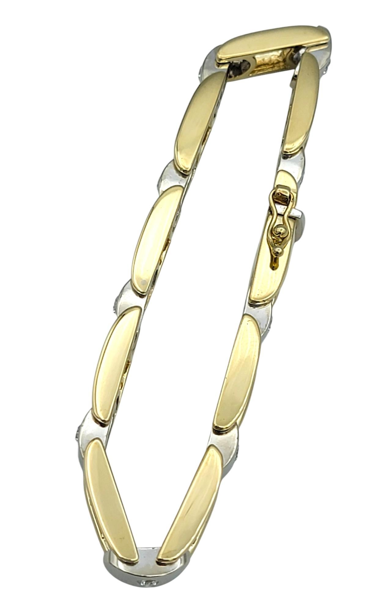 Pulsera de eslabones bicolor con diamantes redondos engastados en oro pulido de 14 quilates en Bueno estado para la venta en Scottsdale, AZ