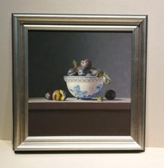 Prunes in einer chinesischen Schale, Gyula Bubarnik, Ölfarbe/Paneel, Fotorealistisch