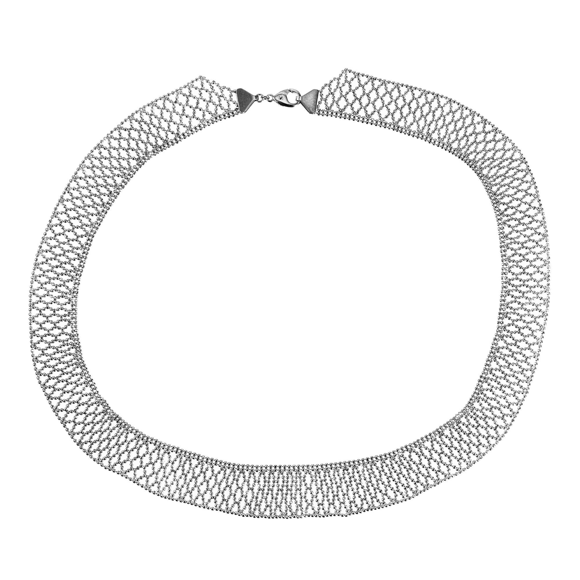 Die facettierte Perlenkette von GZ ist ein Meisterwerk an Design und Handwerkskunst. Dieses atemberaubende Stück misst 17,5 Zoll und vereint den Glanz von Platin mit der filigranen Schönheit von facettierten Perlen, wodurch eine harmonische Mischung