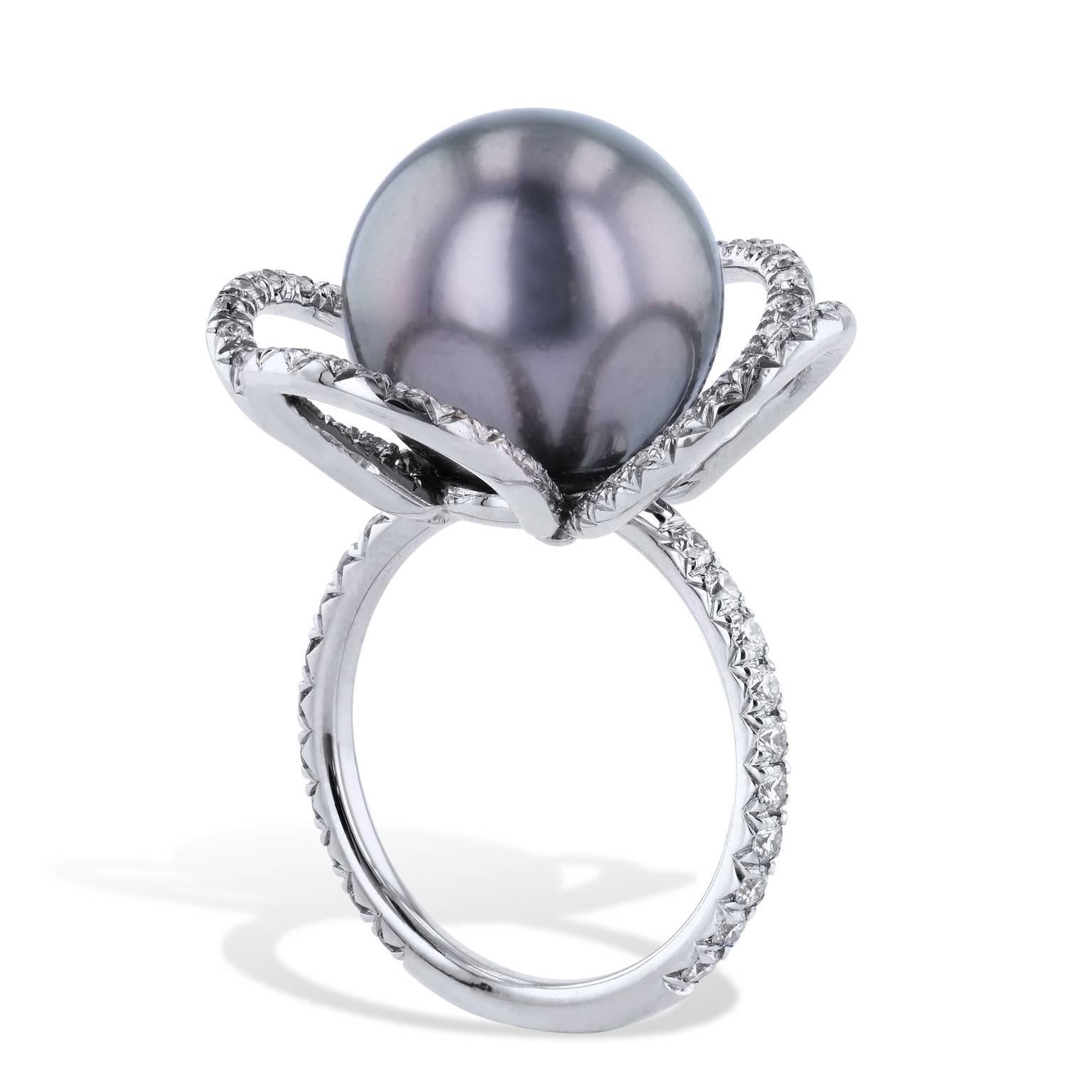 Tahitian Pearl and Diamond Petal 18 kt White Gold Fashion Cocktail Ring Size 5.5

A thirteen millimeter Tahitian pearl is affixed at center, while handmade blooms of pave-set diamonds spring from center like petals as 0.82 carat of diamond (G/H/VS)