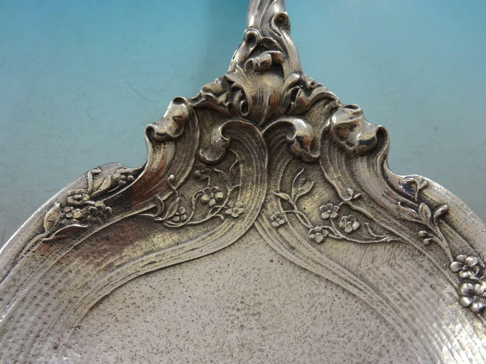 Cuillère à baies en argent sterling moulée à la main:: Art Nouveau à motifs floraux:: H 158 de Gorham 1