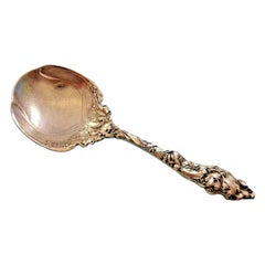 Cuillère à baies en argent sterling moulée à la main:: Art Nouveau à motifs floraux:: H 158 de Gorham
