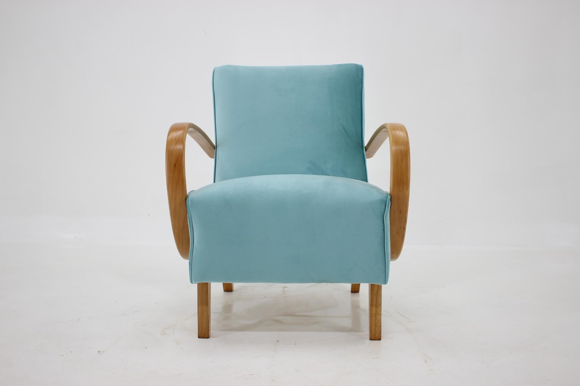 Newly upholstered in velvet fabric
- The wooden parts have been refurbished 
- The seat height is 45cm.