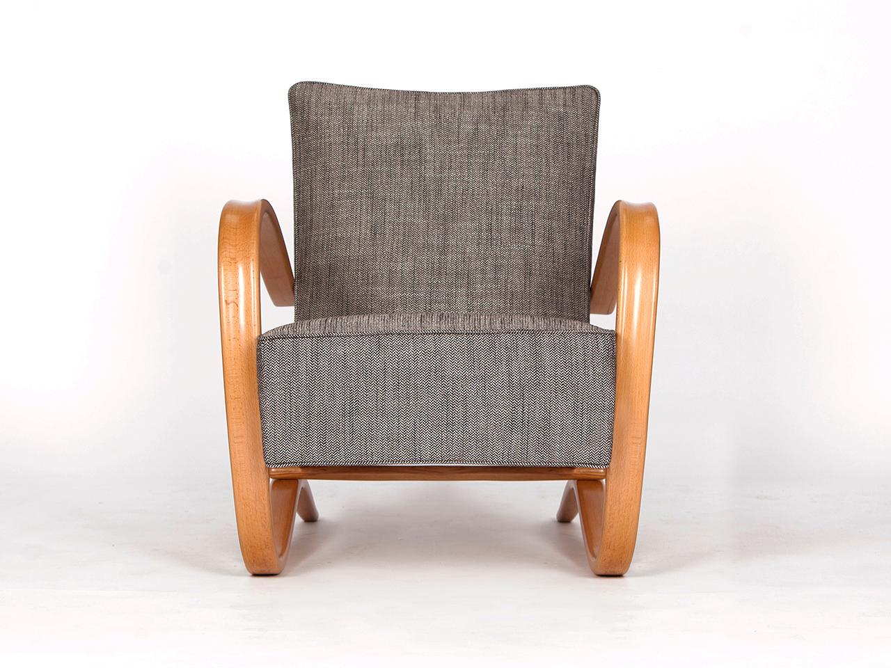 This lounge chair H 269 by Jindřich Halabala for Spojene UP Zavody was produced during the 1930s. The piece has been completely restored with a new spring core and upholstered with an English herringbone fabric by Romo. The wooden parts restored.