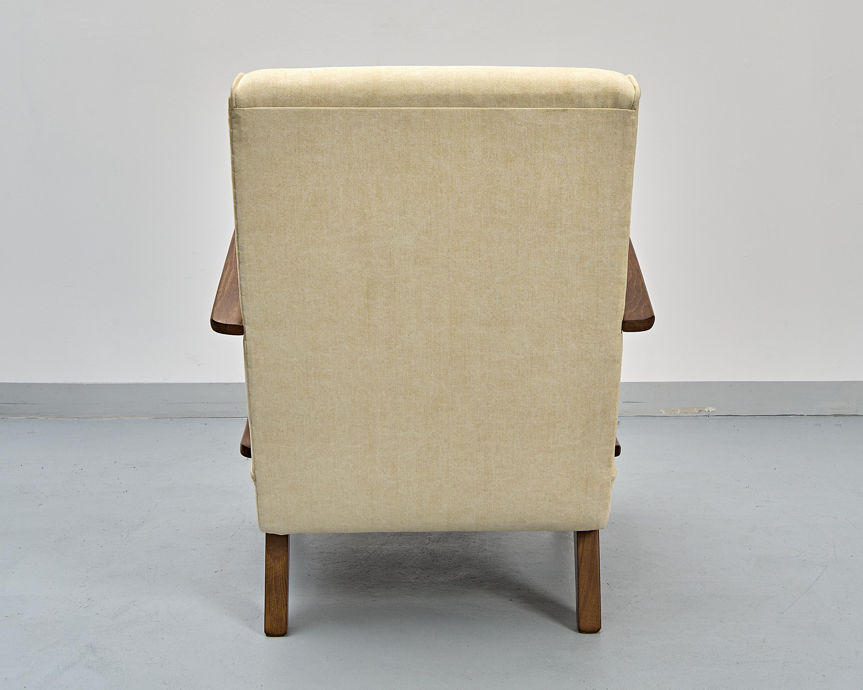 Mid-20th Century H-410 Bentwood Armchair by Jindřich Halabala, 1930s For Sale