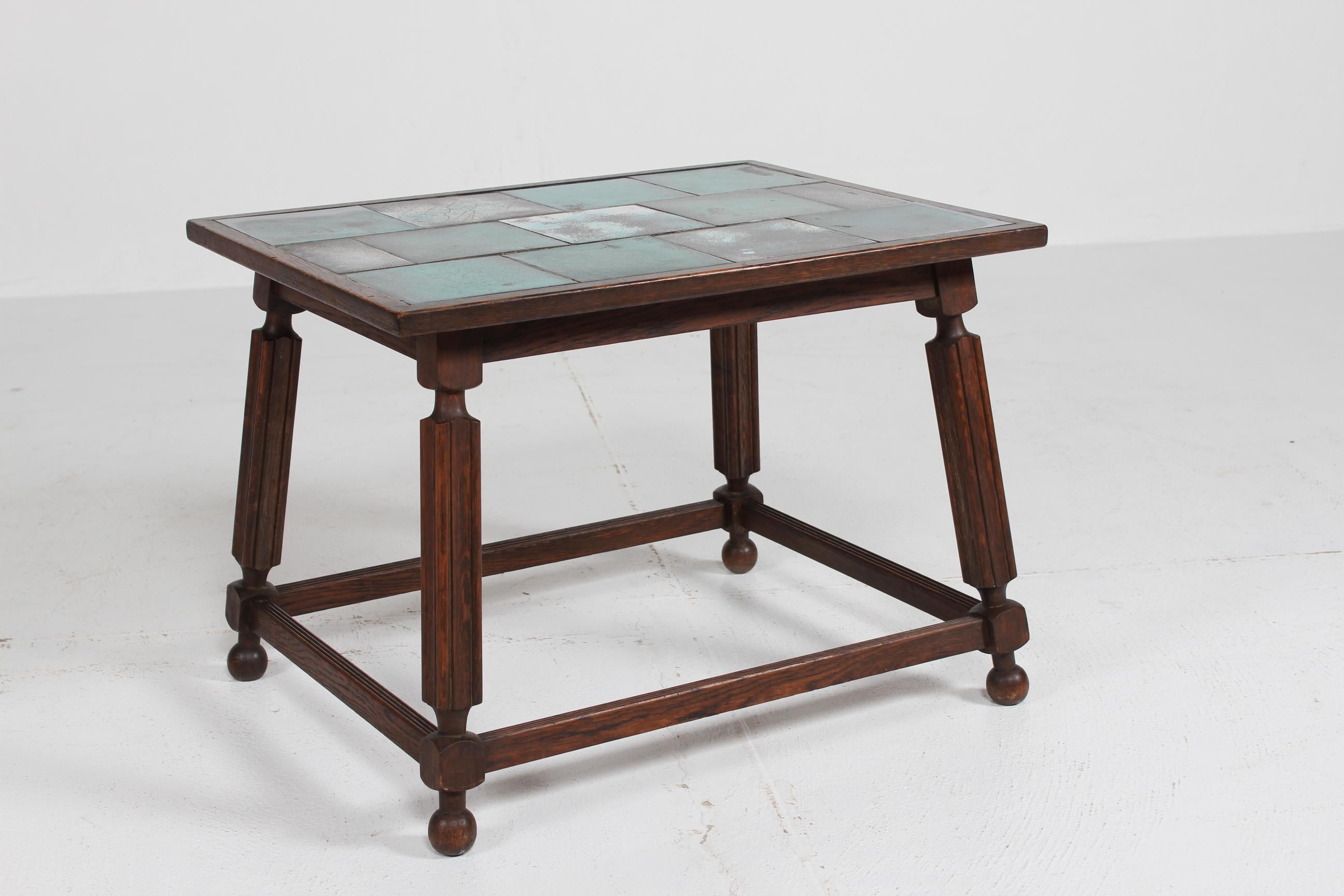 H. A. Kähler Art Deco Beistelltisch aus dunkler Eiche mit Fliesen von Jens Thirslund, 1930er Jahre (Art déco) im Angebot