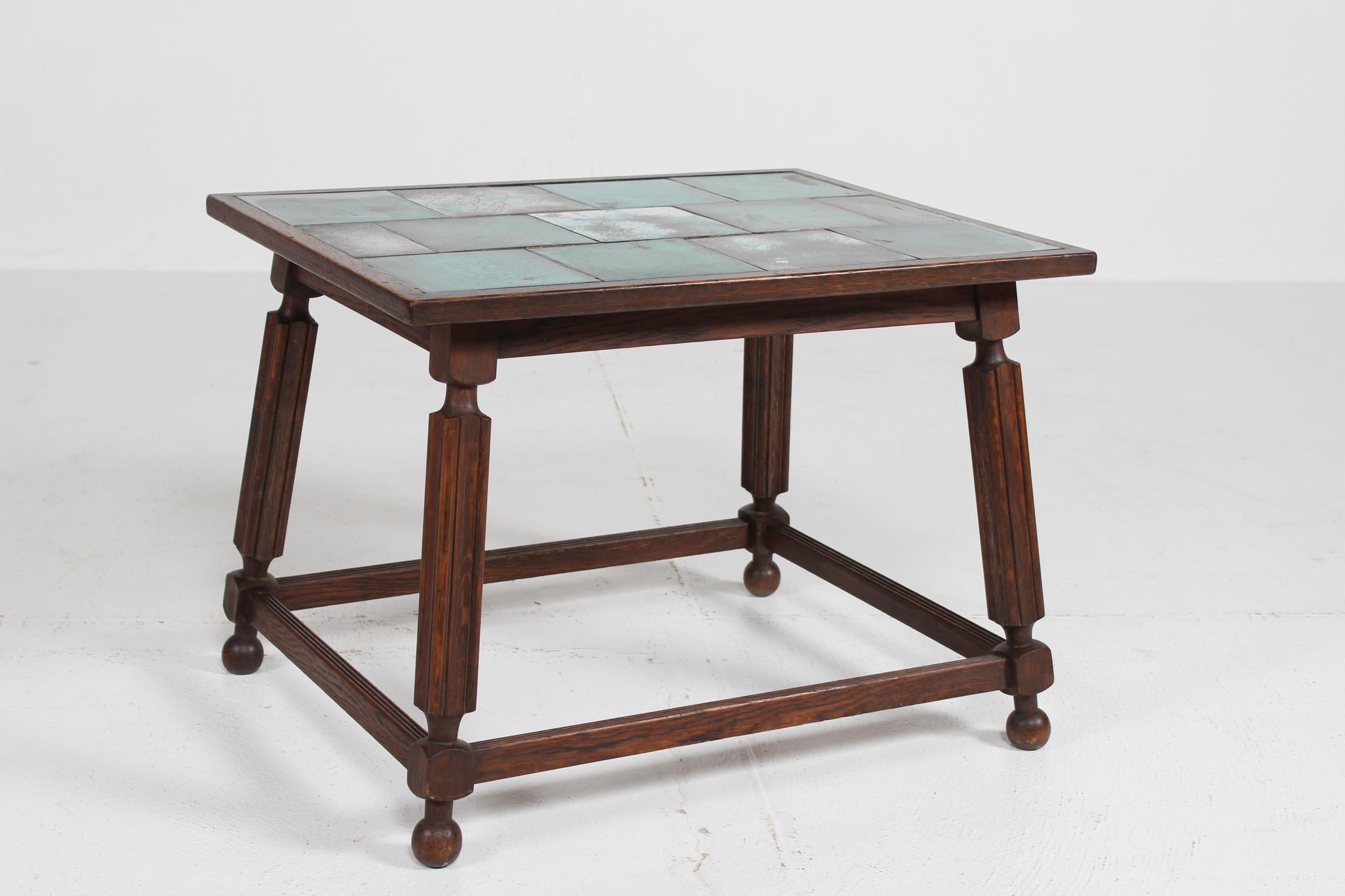 H. A. Kähler Art Deco Beistelltisch aus dunkler Eiche mit Fliesen von Jens Thirslund, 1930er Jahre (Dänisch) im Angebot