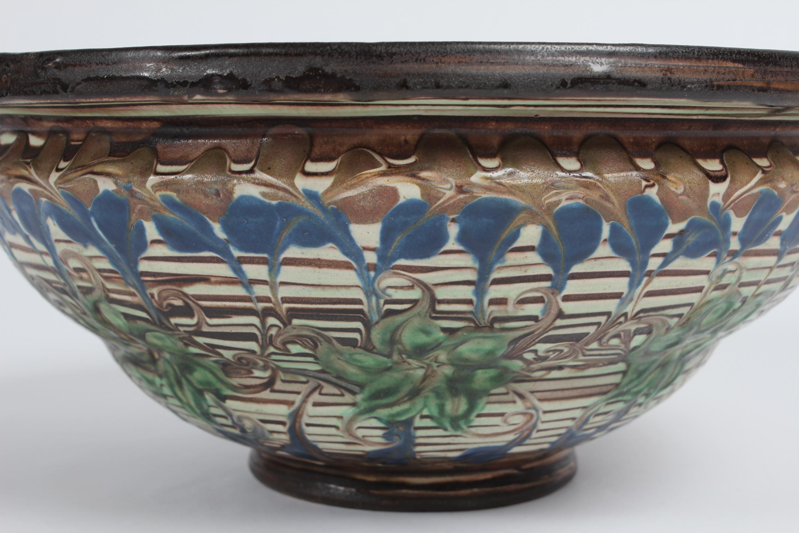Danois H. A. Kähler Grand bol avec motif floral par Jens Thirslund Danemark années 1930 en vente