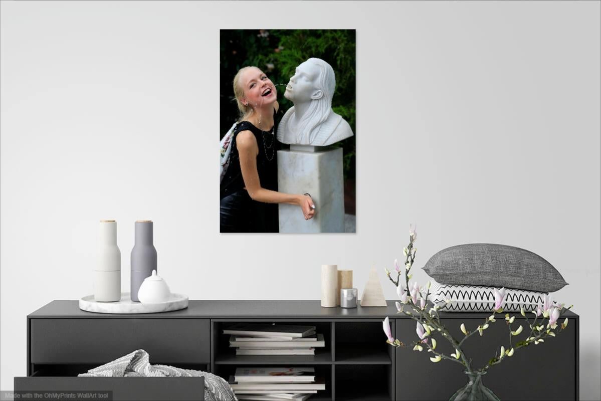 Fountain Mimic- Figurative Fotografie – Photograph von H. Allen Benowitz