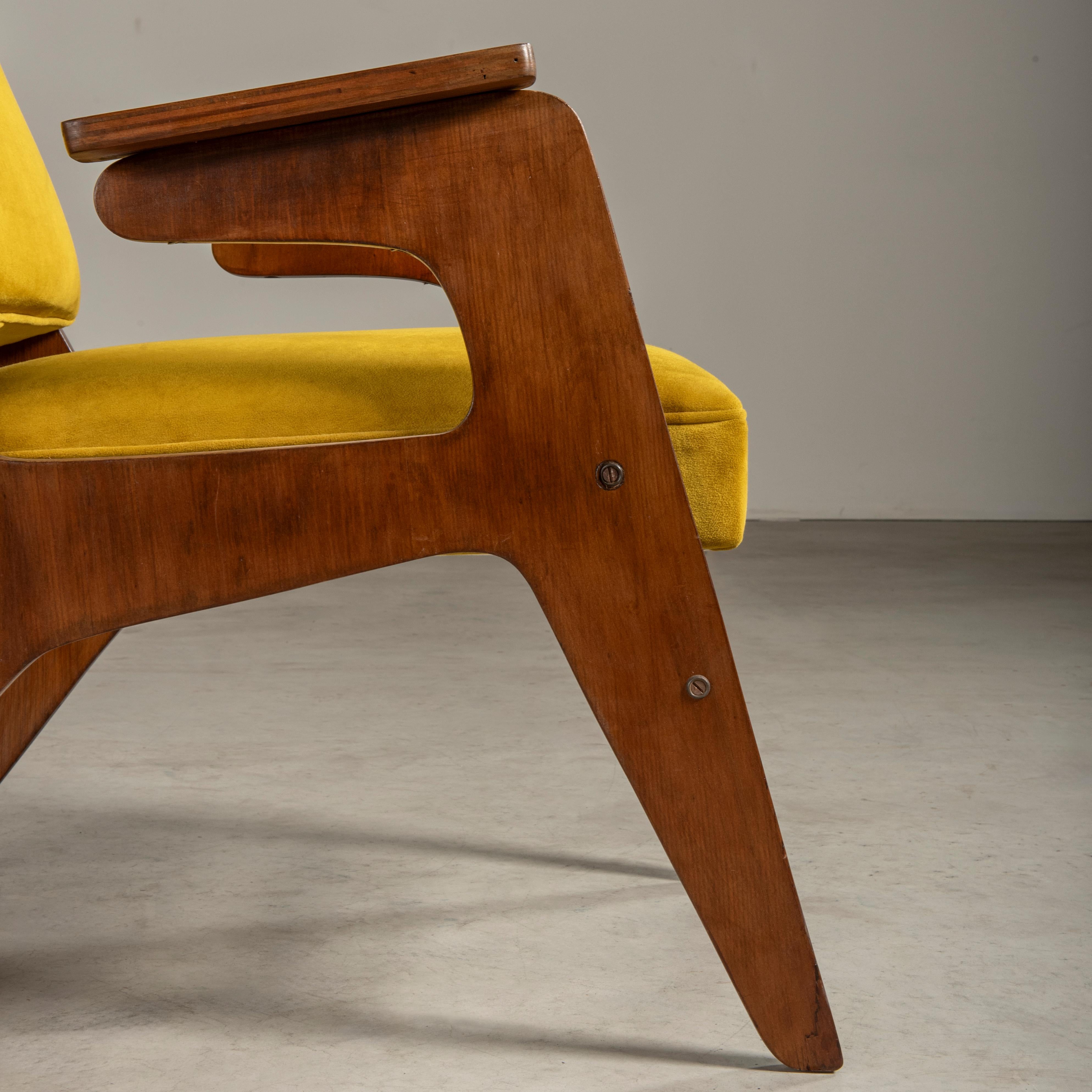 'H' Armchair, by Zanine Caldas, Brazilian Mid-Century Modern Design In Good Condition For Sale In Sao Paulo, SP