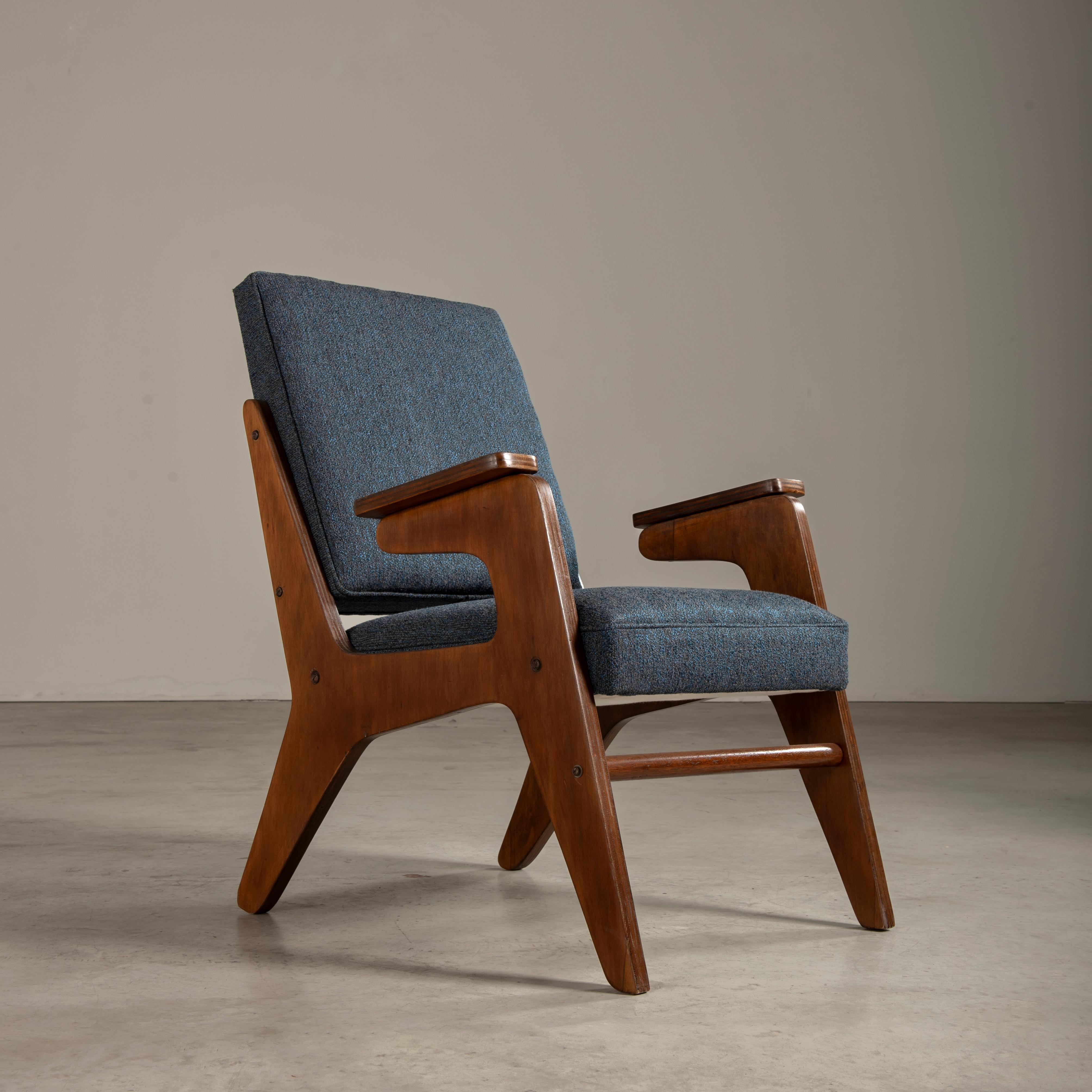 'H' Armchair, by Zanine Caldas, Brazilian Mid-Century Modern Design In Good Condition For Sale In Sao Paulo, SP