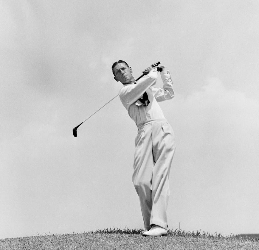 Teeing Off - impression gélatino-argentique surdimensionnée de golf - Photograph de H. Armstrong Roberts