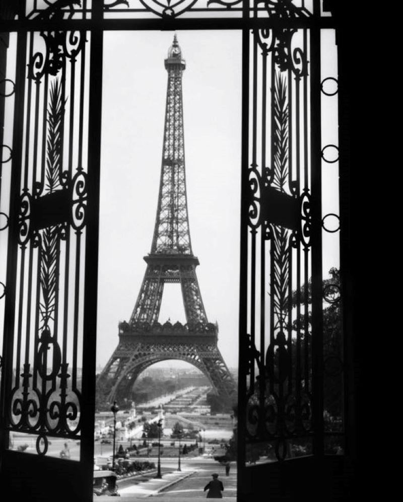 H. Armstrong Roberts Portrait Photograph – Der Eiffelturm (1929) Silber-Gelatinefaser-Druck in Übergröße 