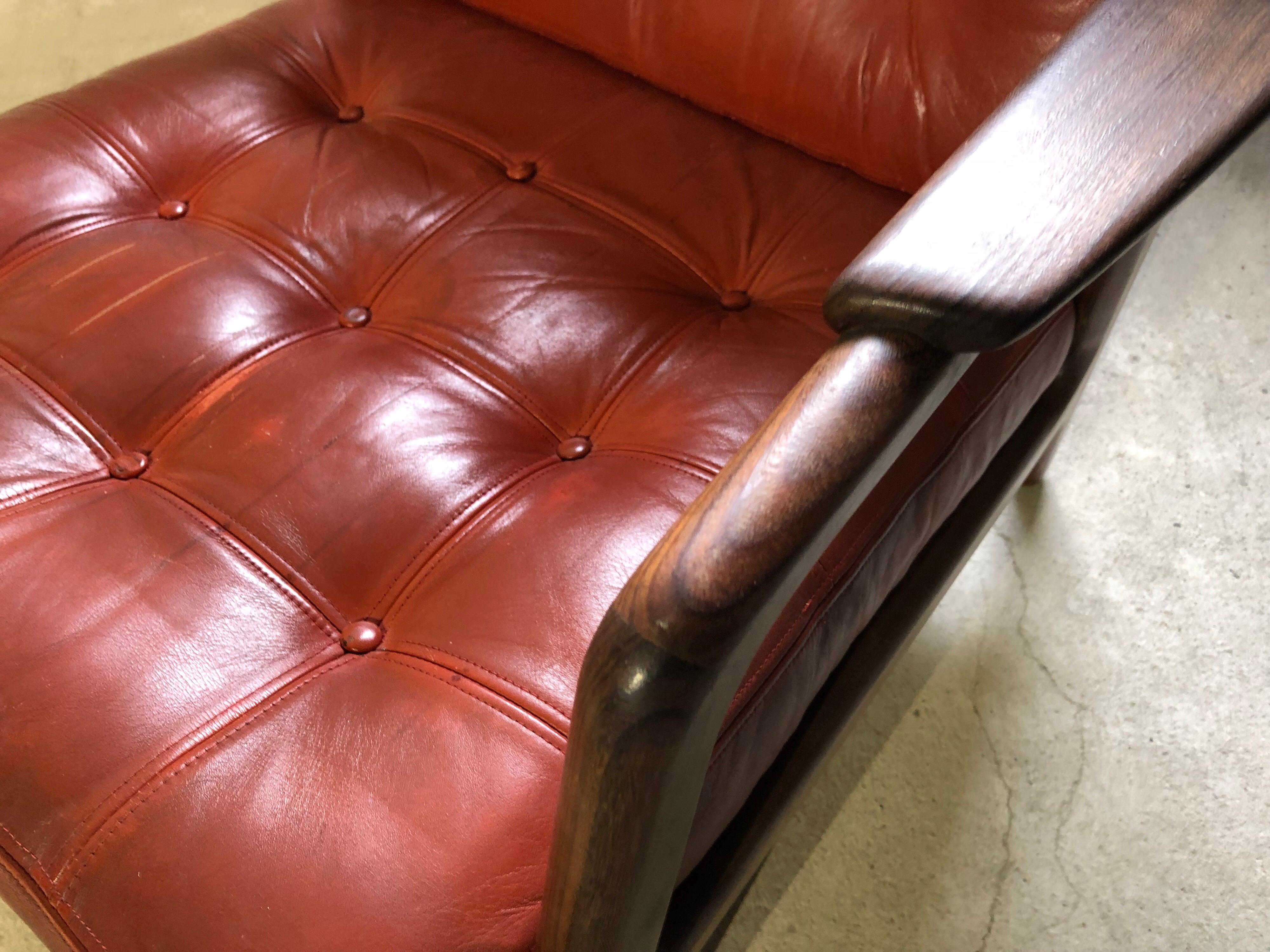 H. Brockmann Petersen Loungechair, Red Leather Mid-Century Modern In Good Condition For Sale In Odense, DK