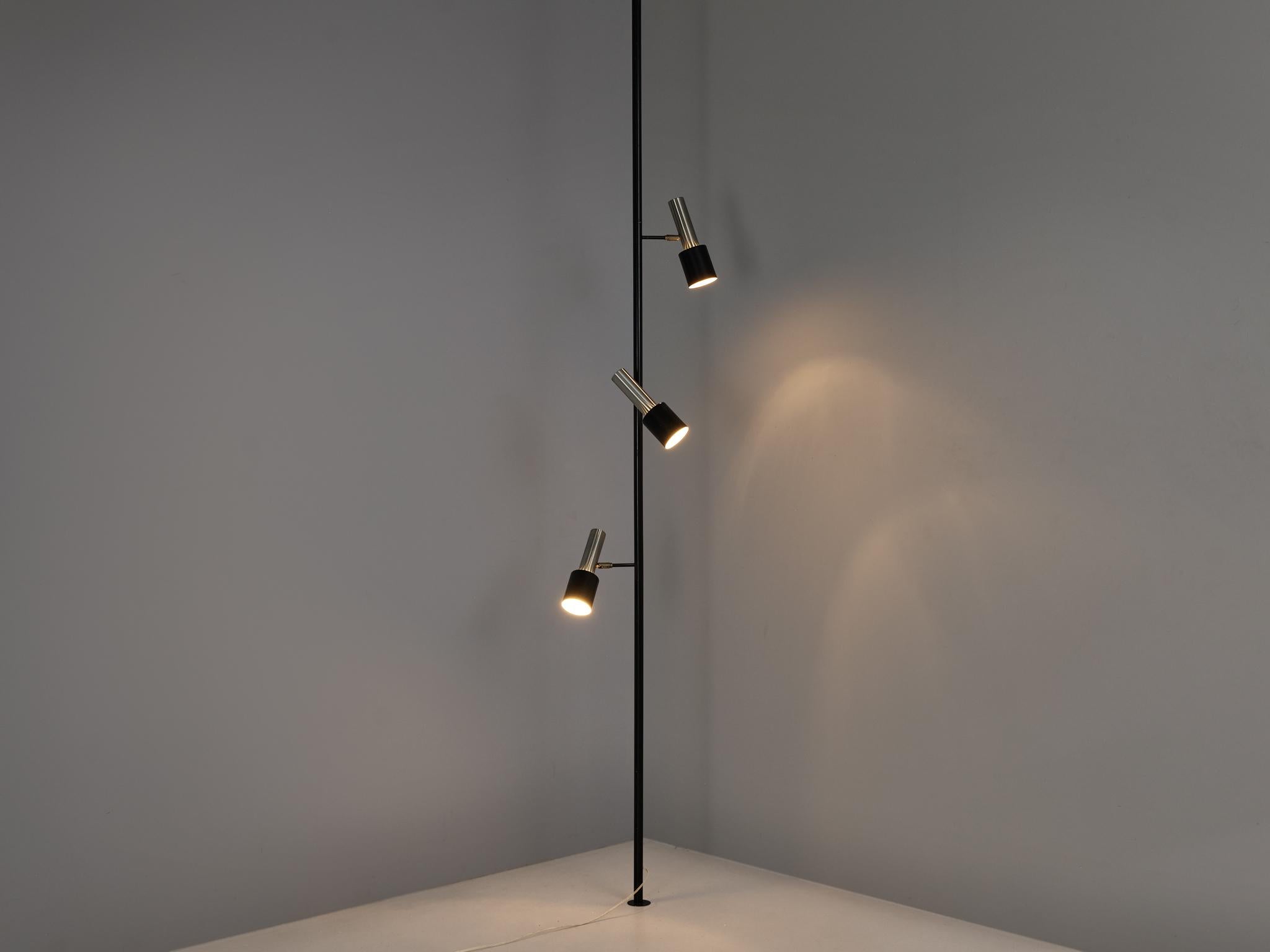 H. Busquet for Hala, clamp floor lamp, metal, aluminum, chrome, The Netherlands, 1960s 

A sleek clamp floor lamp created by Dutch industrial designer Herman Busquet in the sixties. The lamp's construction contains a cylindric rod that can be