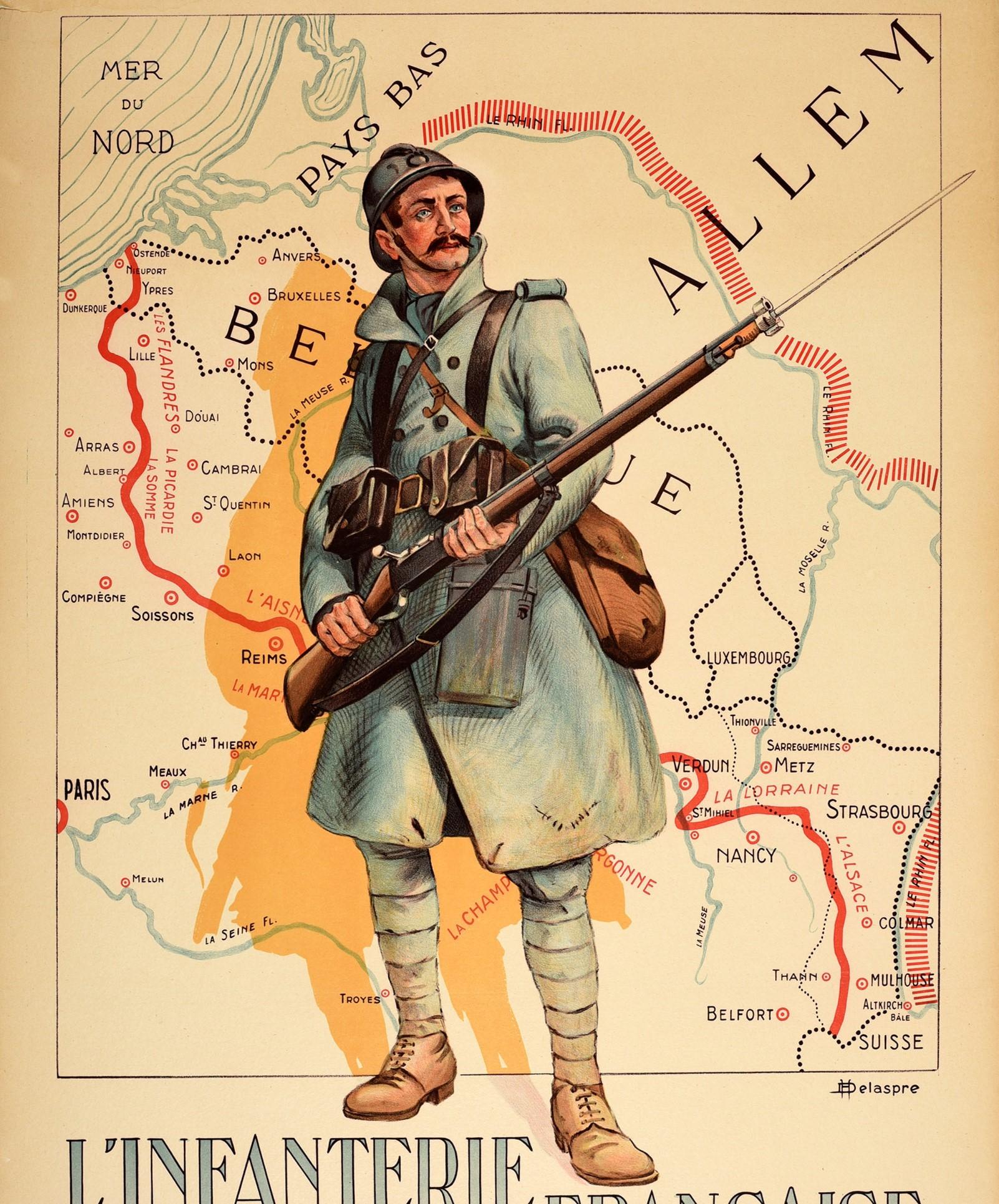Originales antikes Plakat aus dem Ersten Weltkrieg - French Infantry In Battle / L'Infanterie Francais Dans La Bataille - mit dem Bild eines französischen Soldaten in Uniform, der einen Wintermantel und einen Helm trägt und ein Gewehr mit Bajonett