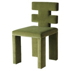 H Chaise de salle à manger tapissée en COM (matériau du client) par Estudio Persona
