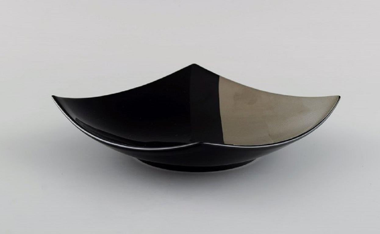 Late 20th Century H. Dresler for Rosenthal. Bowl / Dish in Hand-Painted Porcelain, 1980s For Sale