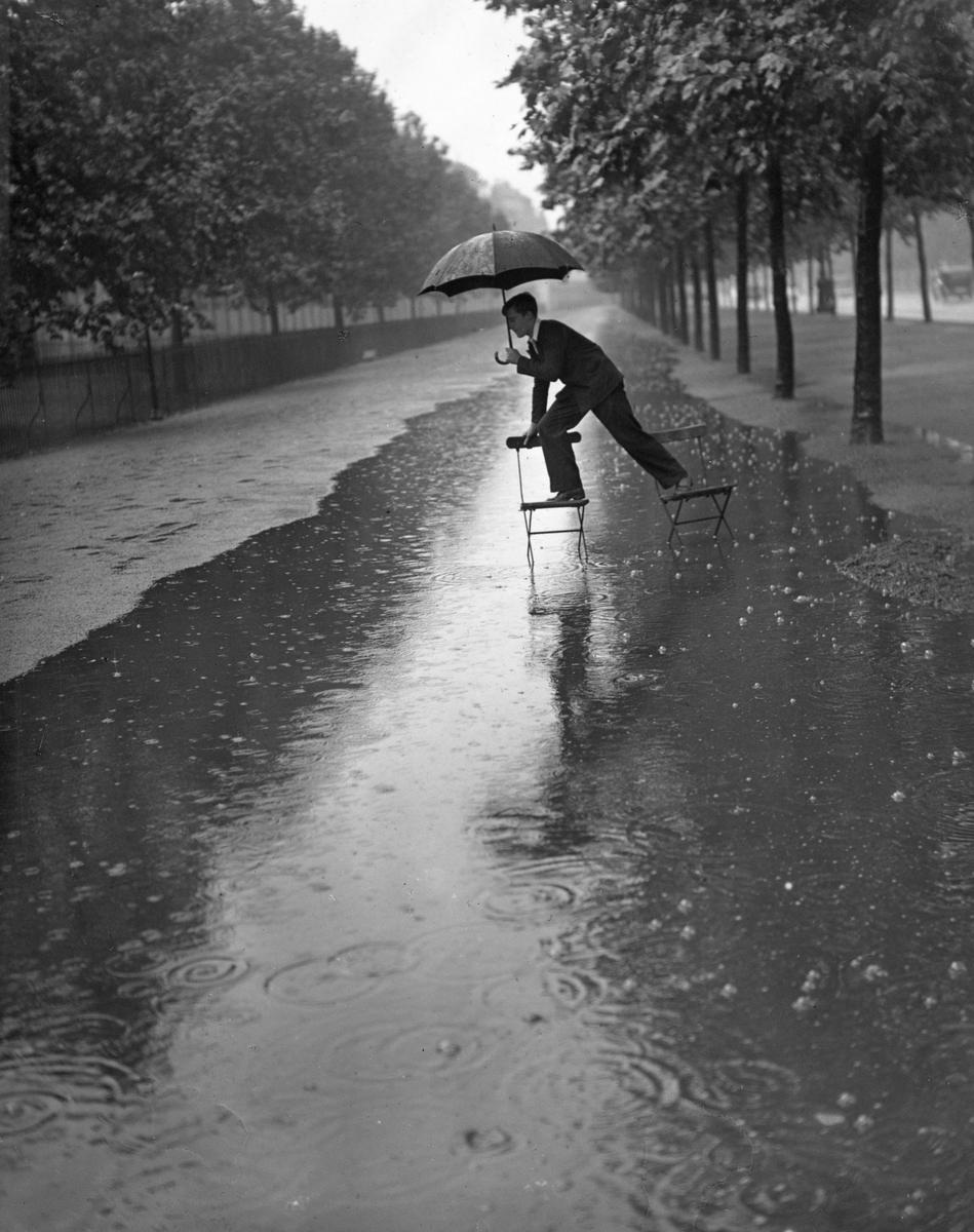 H. F. Davis Black and White Photograph – Überschwemmte Mall London 