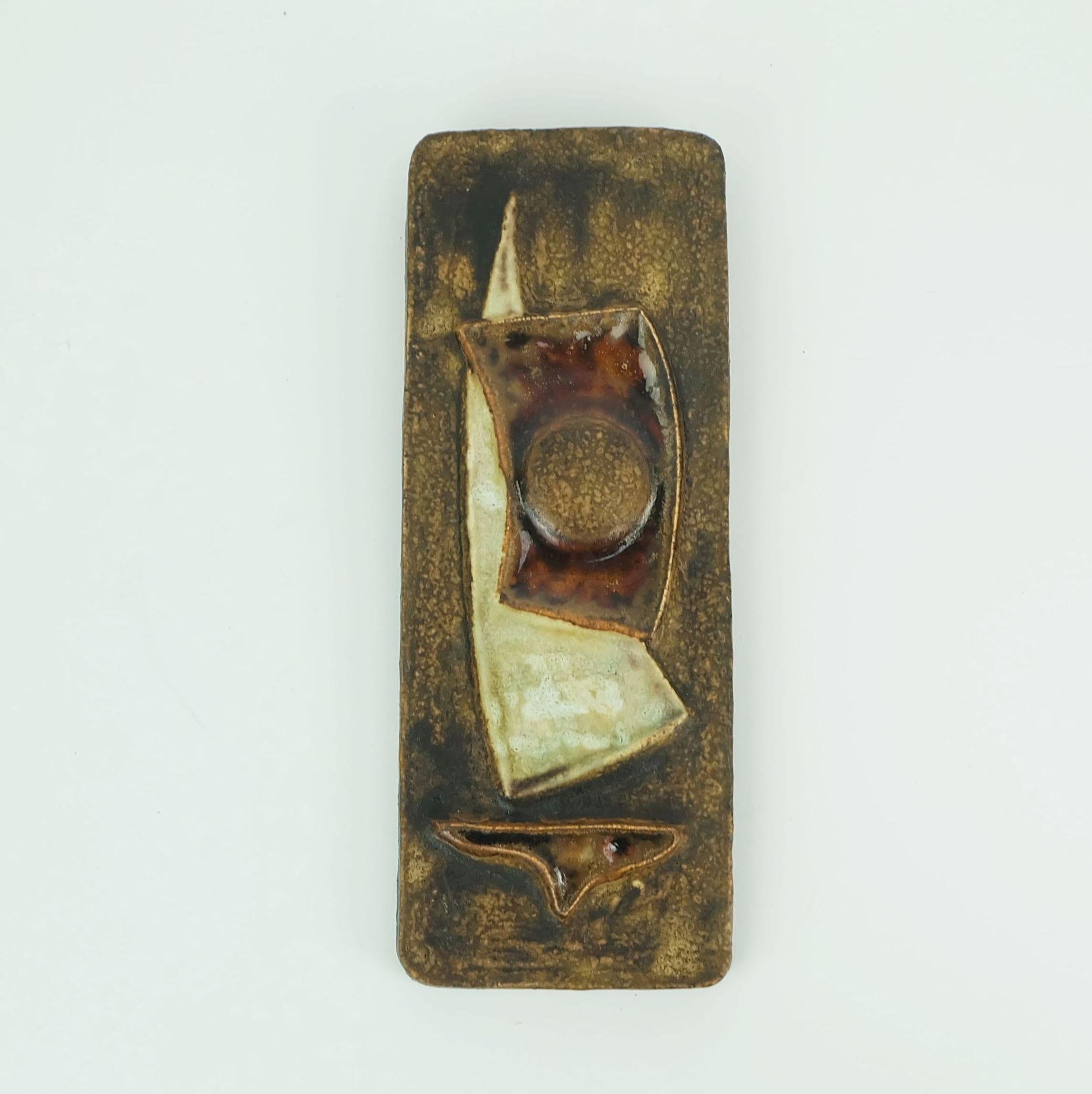 Beautiful mid century wall tile manufactured by Helmut Friedrich Schaeffenacker in the 1960s to 70s. Model N 3 with sailboat motif.

Dimensions in cm:
Length 24 cm, width 9 cm, depth 1.5 cm.

Dimensions in inches:
Length 9.44
