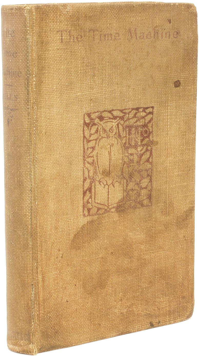 Auteur : WELLS, H. G.. 

Titre : La machine à remonter le temps : une invention. 

Éditeur : NY : Henry Holt and Company, 1895.

PREMIÈRE ÉDITION AMÉRICAINE PREMIER TIRAGE. 1 vol., frontispice, protège-tissu original présent, avec le nom de