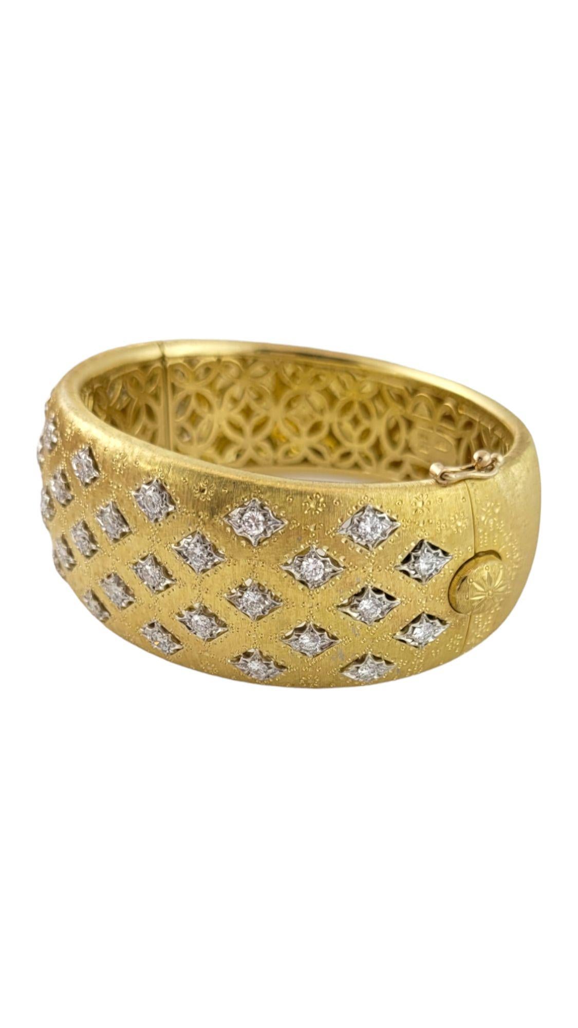 H. Gold 18K yellow Gold Diamond Bangle with Florentine Finish

This gorgeous 18K gold bangle by NYC's H. Gold has 37 sparkling round brilliant cut diamonds with a Florentine finish! This bangle is a classic styles statement piece that shows off