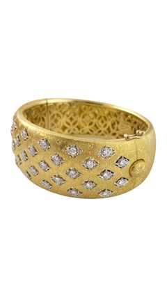 H. Gold 18K Yellow Gold Florentine Finish Diamond Bangle Bracelet