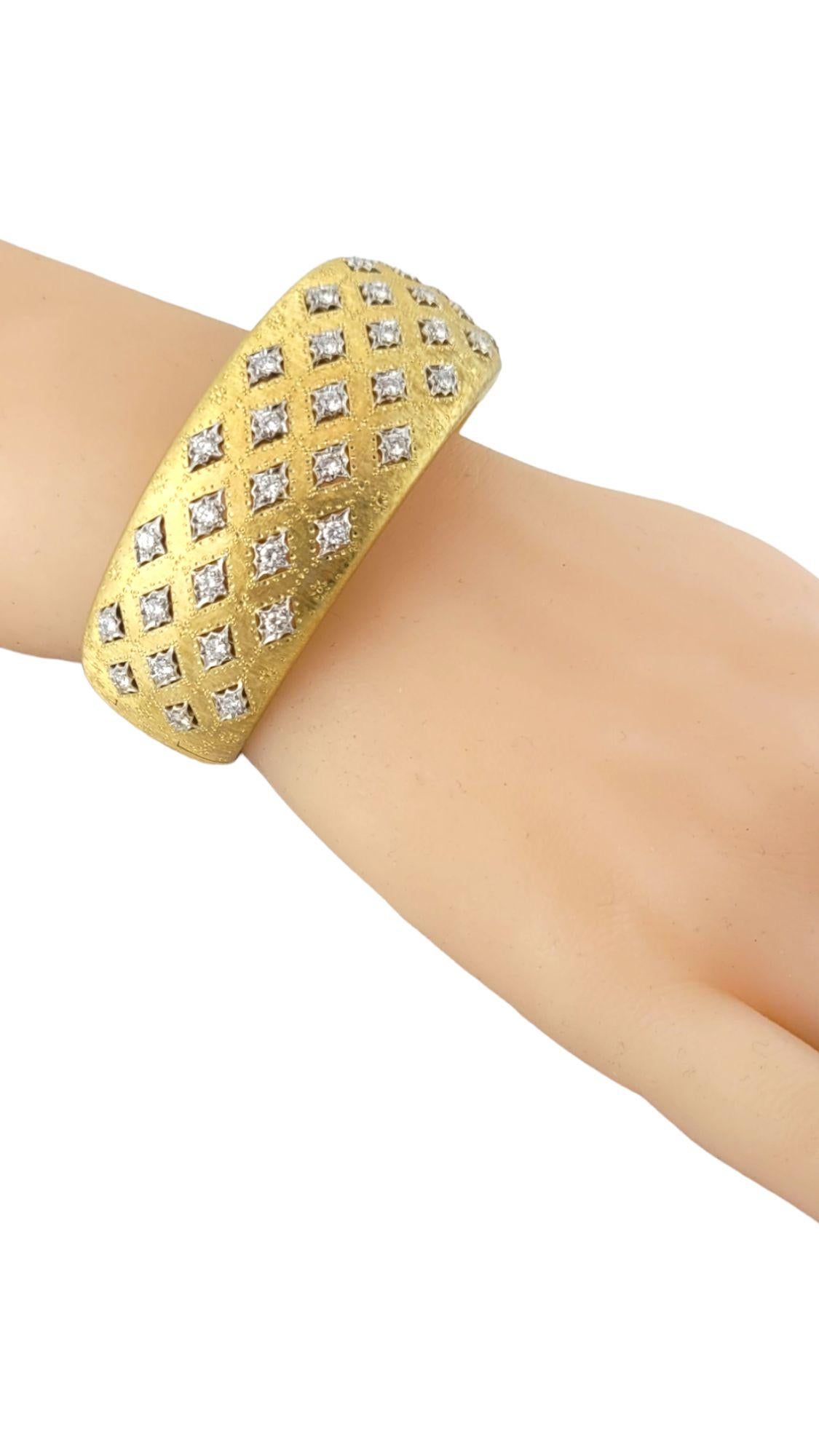 H. Gold 18K Yellow Gold Florentine Finish Diamond Bangle Bracelet In Good Condition In Washington Depot, CT
