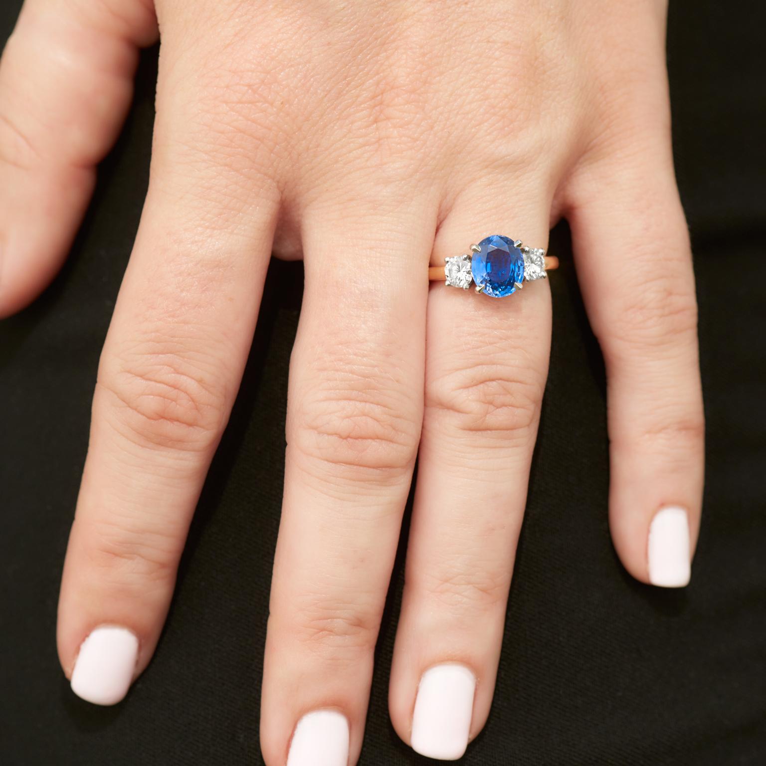 GIA Certified 2.80 Carat Ceylon Blue Sapphire & Diamond 18 karat Rose Gold Ring In New Condition In Miami, FL