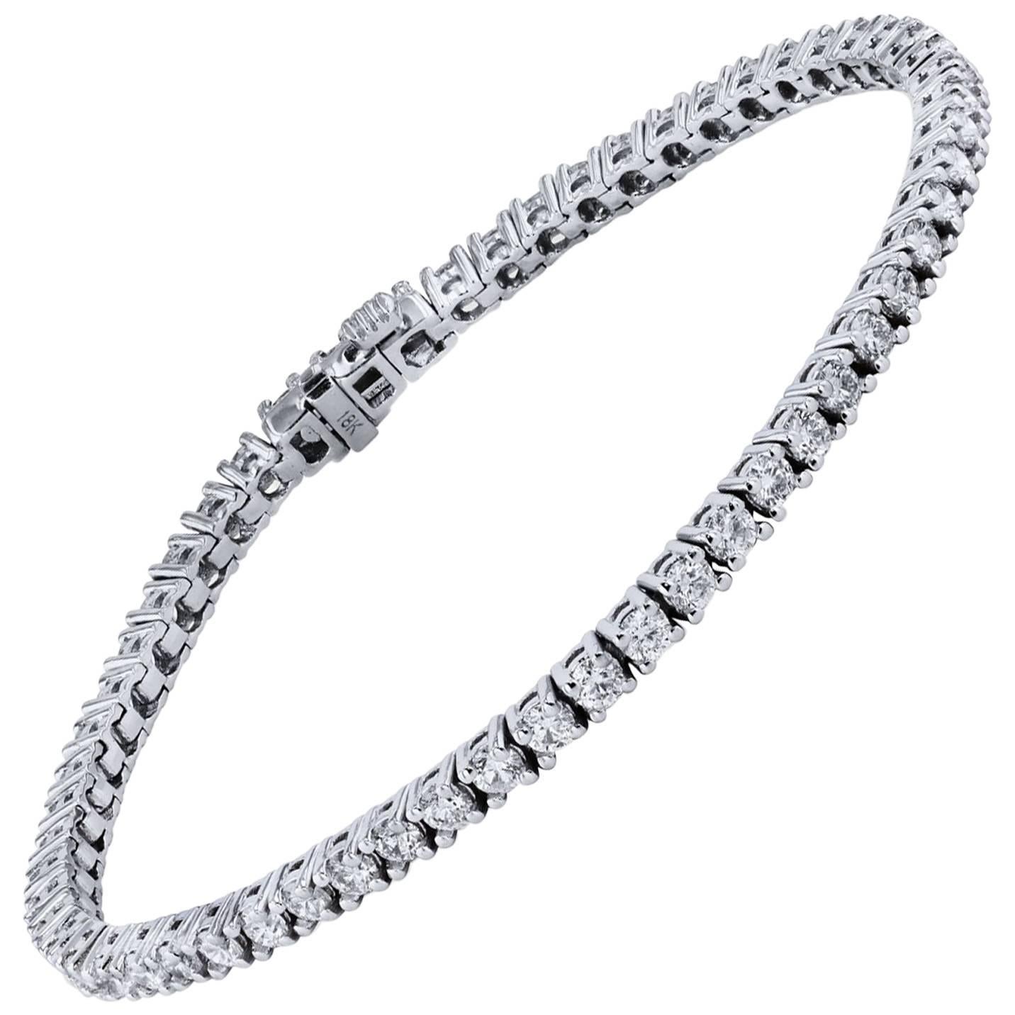 4.06 Carat Diamond Tennis Bracelet Set in 18 karat White Gold  