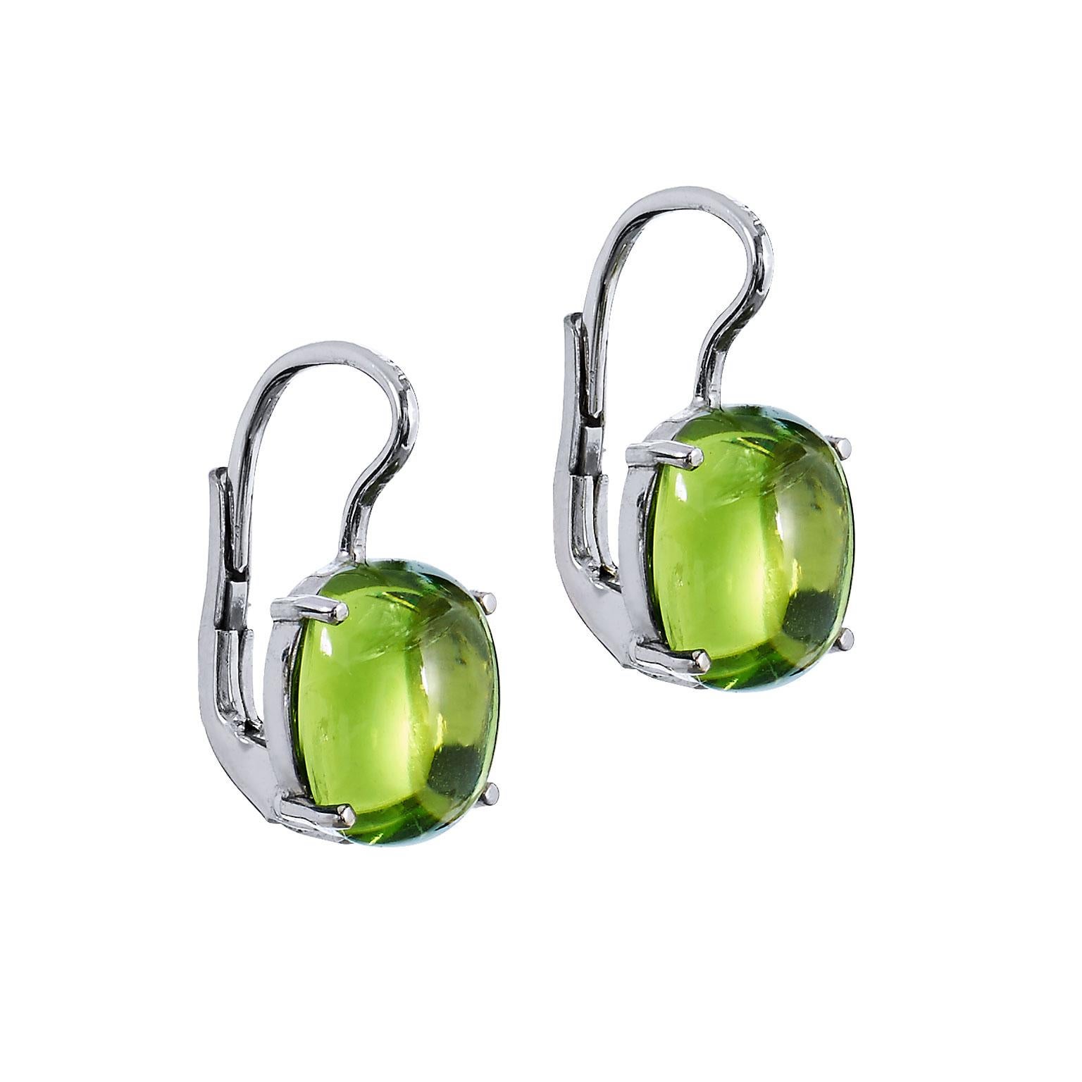 5.47 Carat Peridot Prong Set Drop Lever-Back Earrings set in 18 karat White Gold

Two green peridots, with a total weight of 5.47 carat, are prong-set and fashioned in 18 karat white gold in these handmade lever-back earrings.