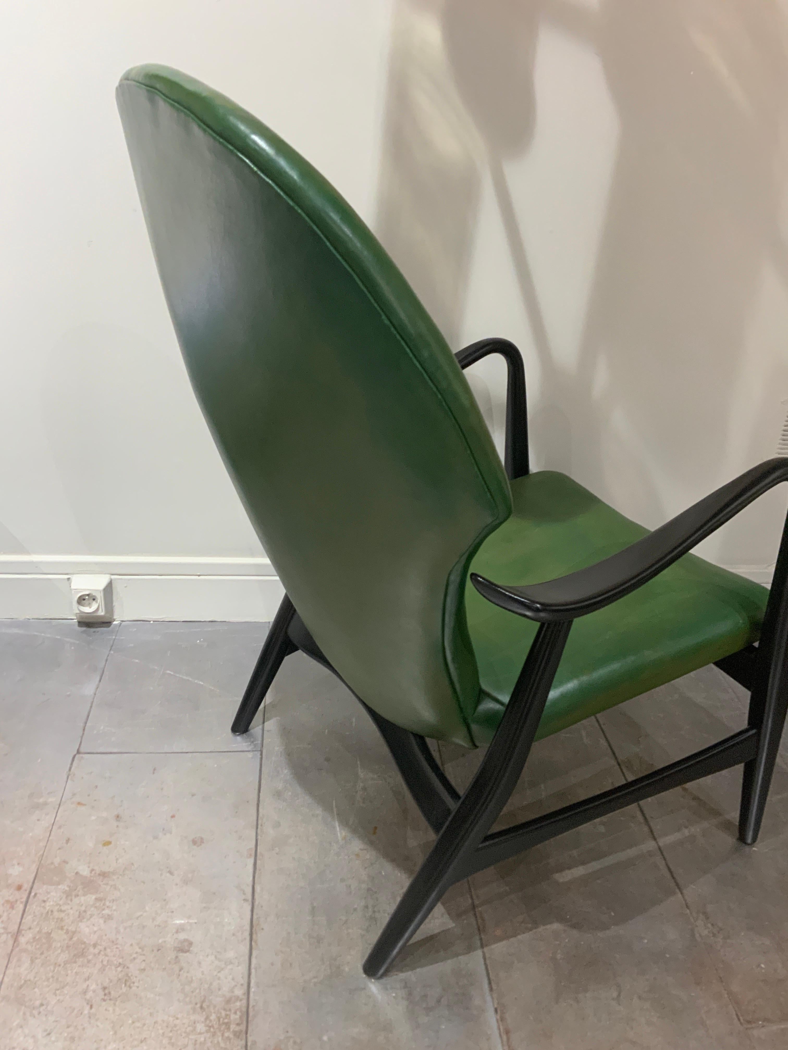 Henry Hans Schubell easy chair 
Seat and back upholstered with green leather
Manufactured by Schubell & Madsen circa 1950