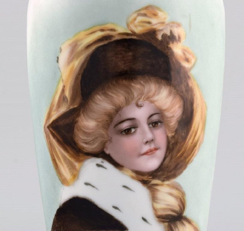 H. Hedenborg for Rosenthal. 
Antique vase in hand-painted porcelain with female portrait. Approx. 1900.
Measures: 28 x 13 cm.
In excellent condition.
Stamped.
