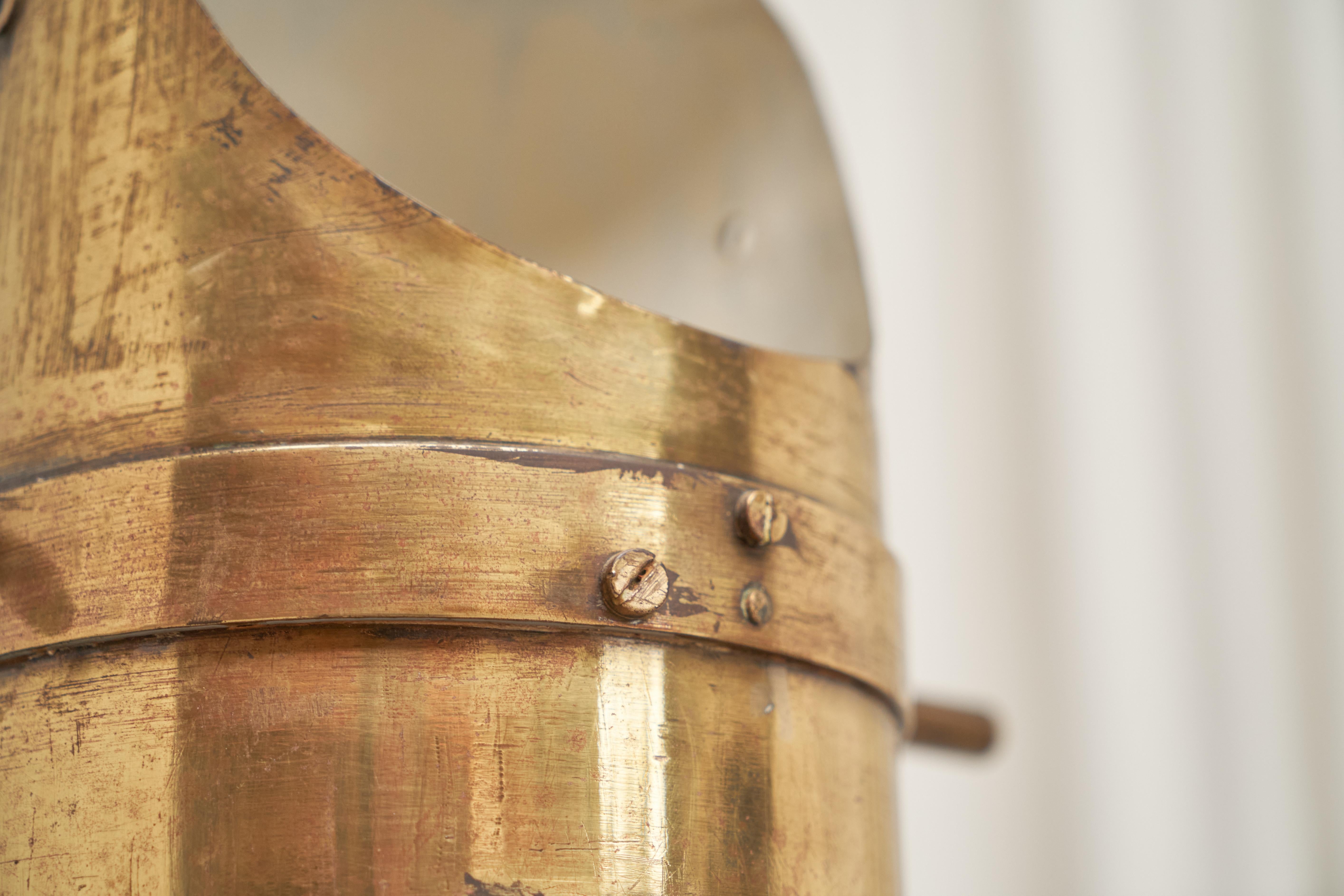 H. Hughes & Son lampe de table Ship Binnacle en laiton patiné Bon état - En vente à Meer, VAN