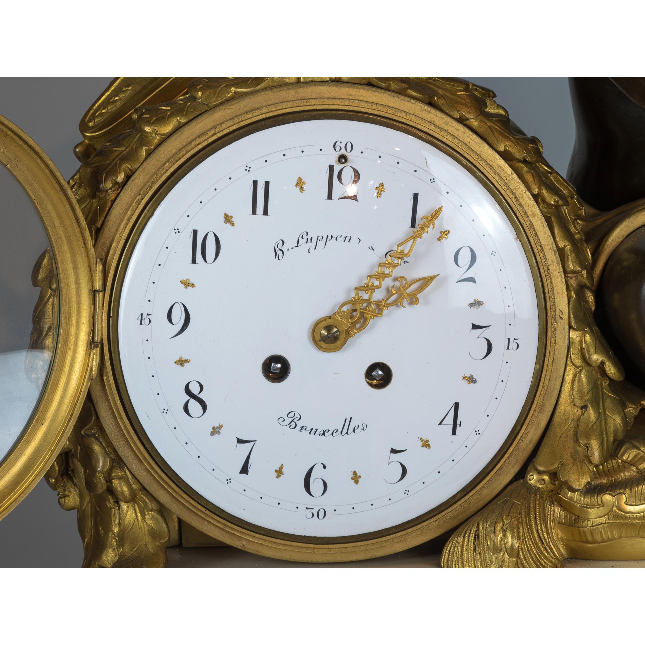 Marbre de Carrare H. Luppen & Cie, ensemble d'horloges de cheminée de trois pièces en bronze et marbre en vente
