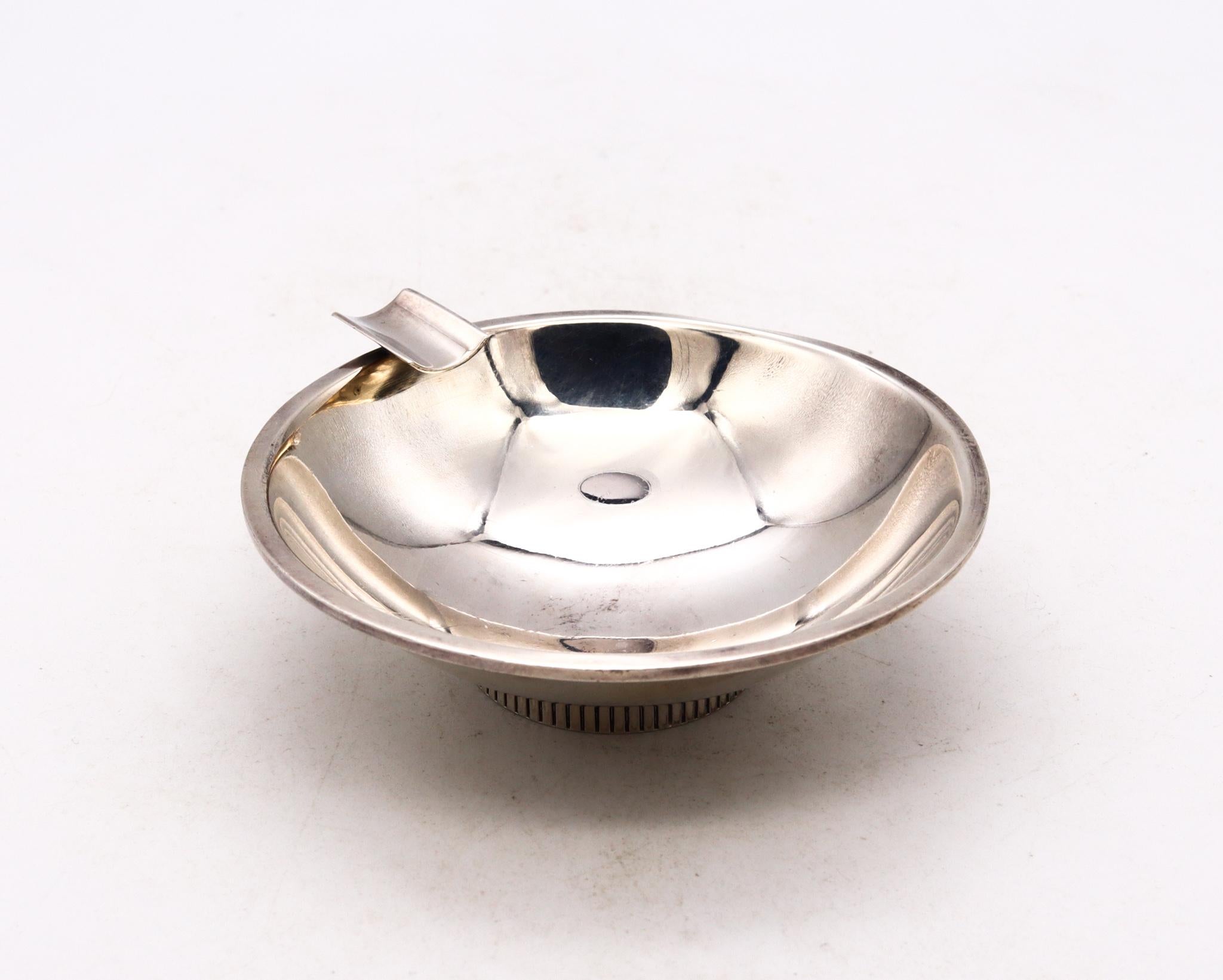 H. Nils 1970 Denmark Modernism Geometric Round Ashtray Cup .925 Sterling Silver In Excellent Condition For Sale In Miami, FL