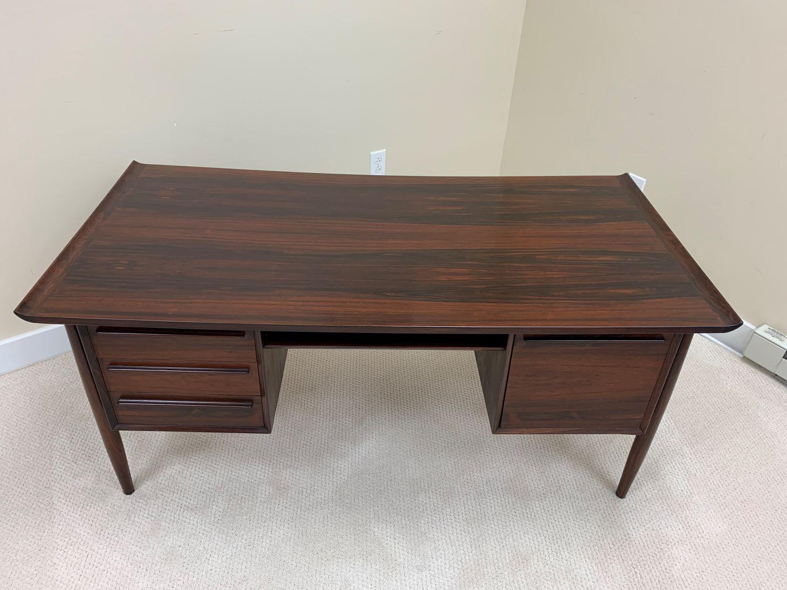 Mid Century H P Hansen Danish Modern Rosewood Desk Made in Denmark, circa 1960 1