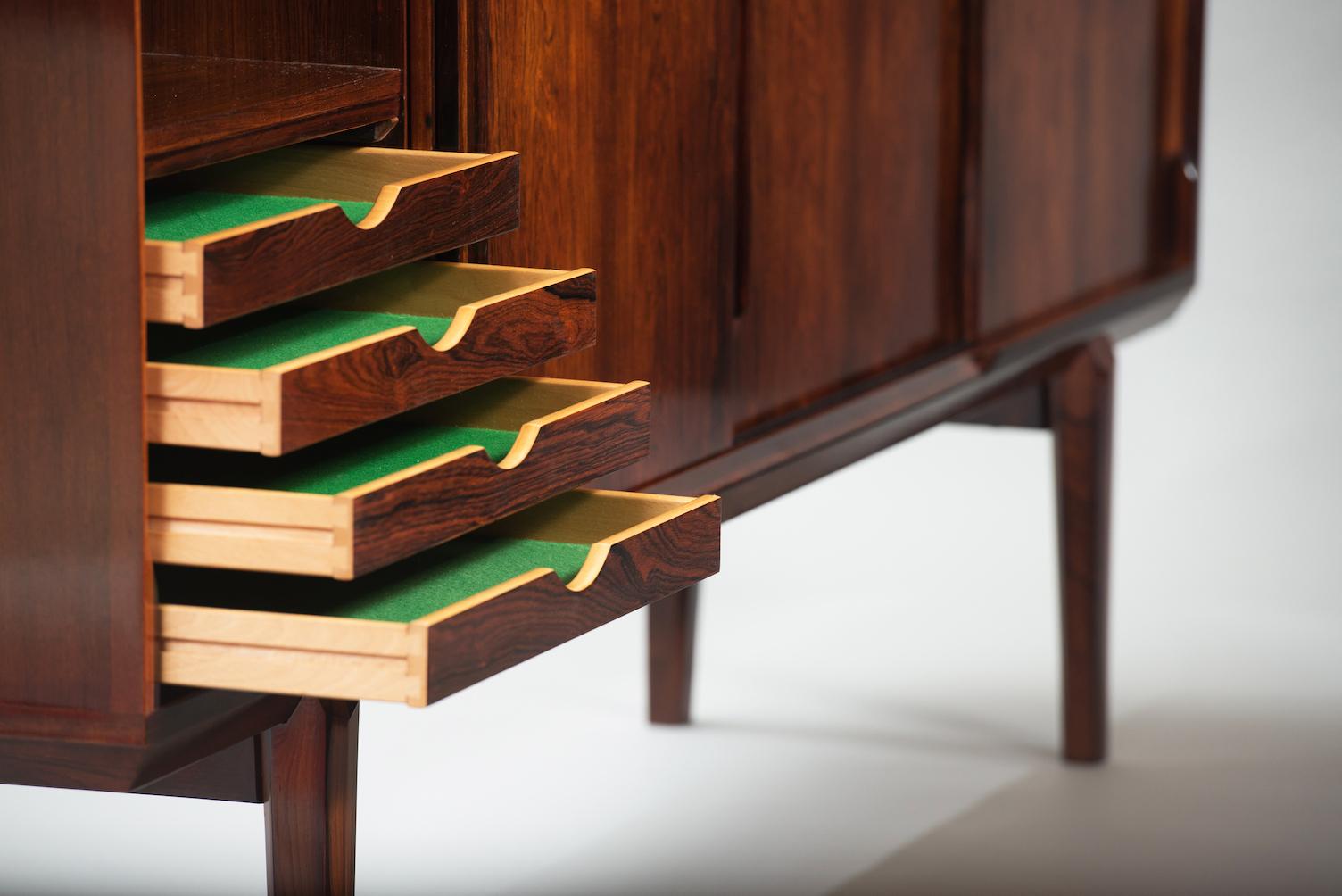 H. P. Hansen Mid-Century Modern Rosewood Sideboard In Excellent Condition In Porto, PT