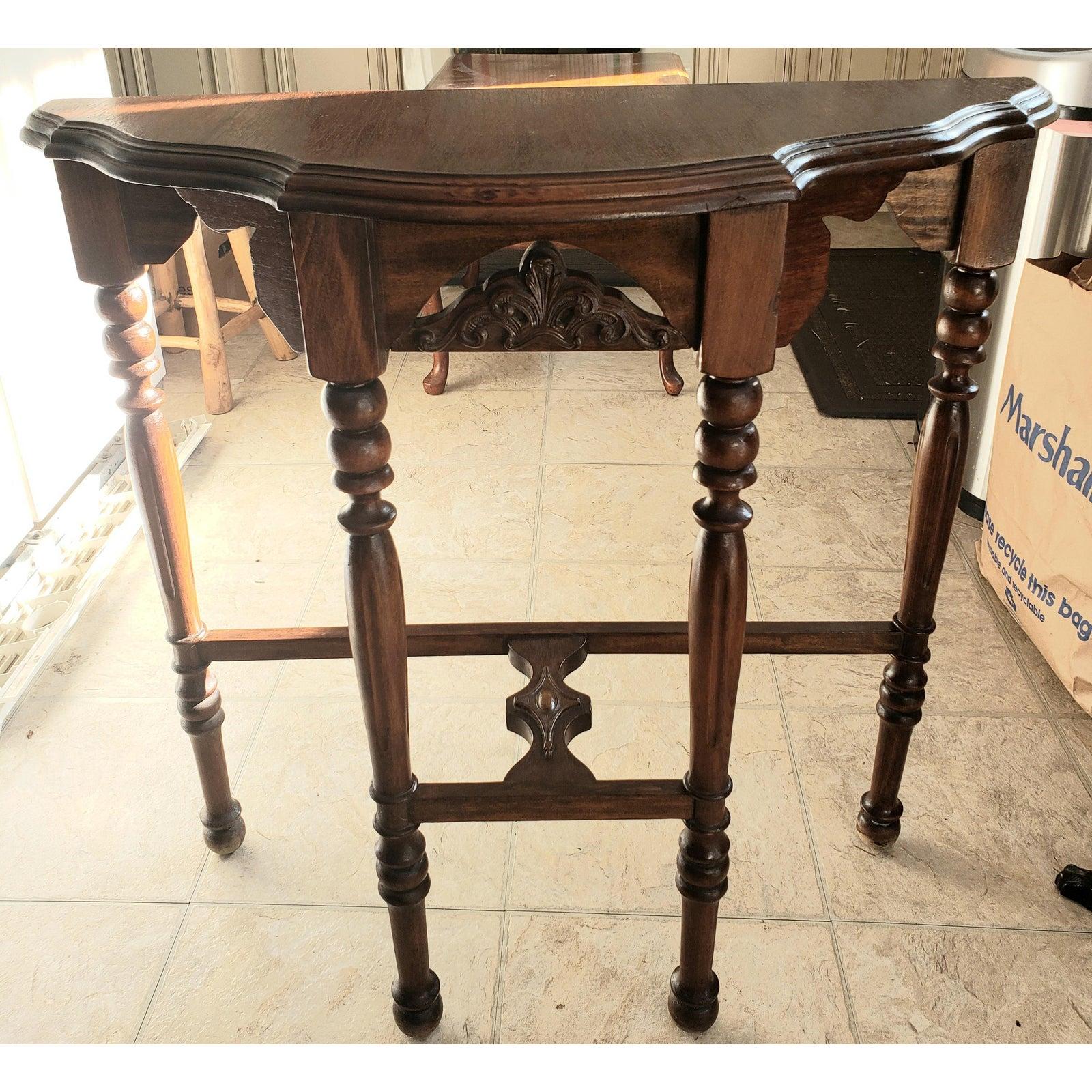 H. P. Robertson Solid Walnut Console Table with Turned Legs In Good Condition In Germantown, MD