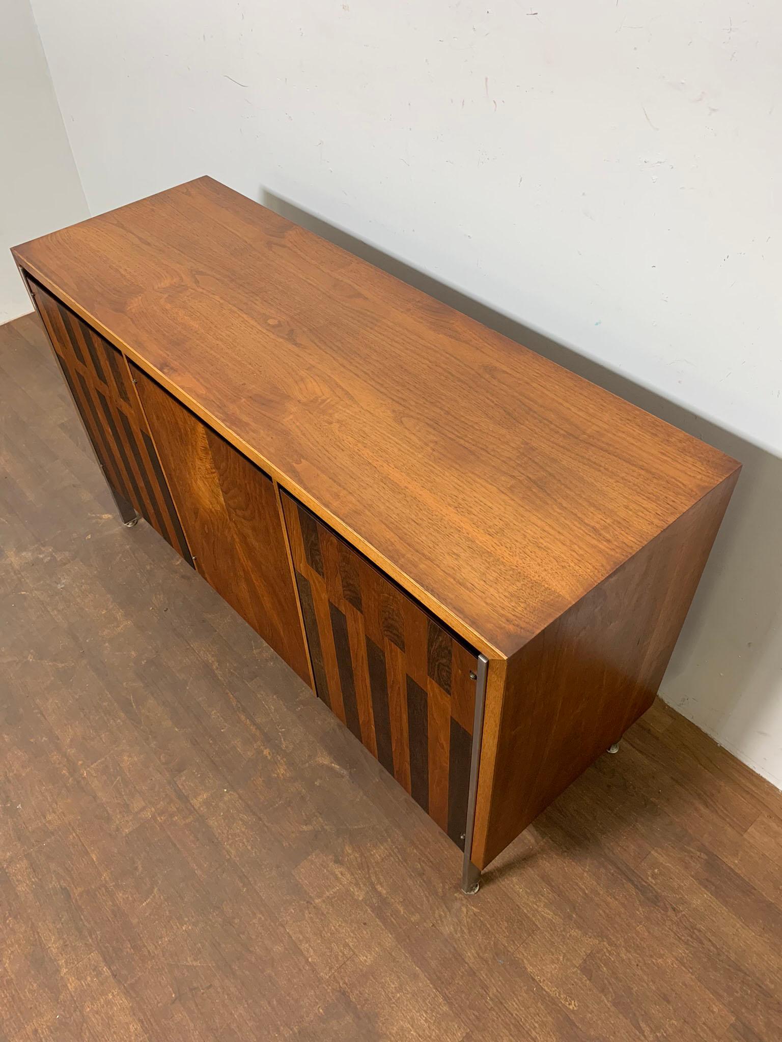 H. Paul Browning for Stanley Furniture Walnut and Rosewood Credenza Ca. 1960s In Good Condition In Peabody, MA