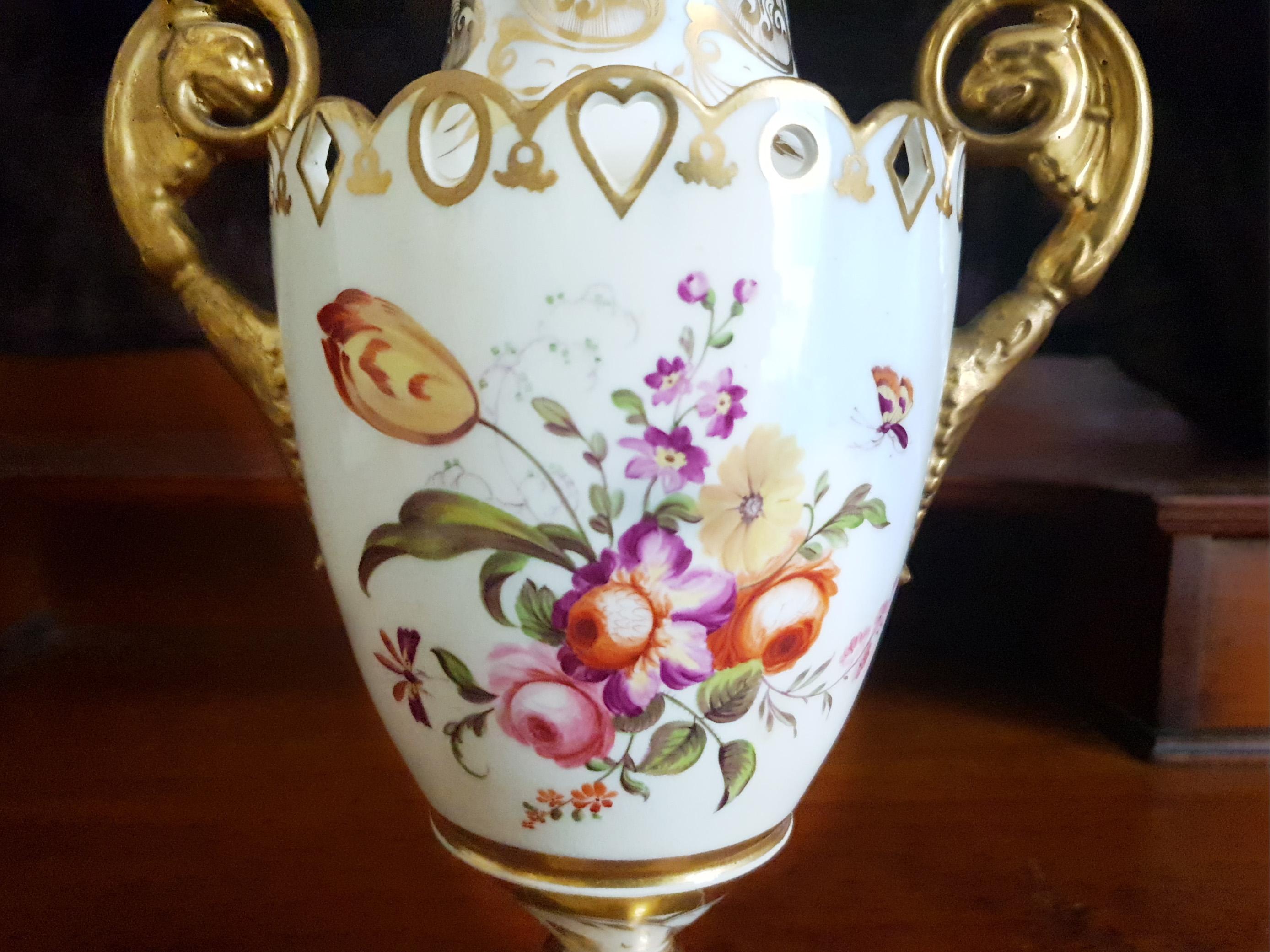 Hand-Painted H & R Daniel 18th Century Hand Painted Pot Pourri Vase For Sale
