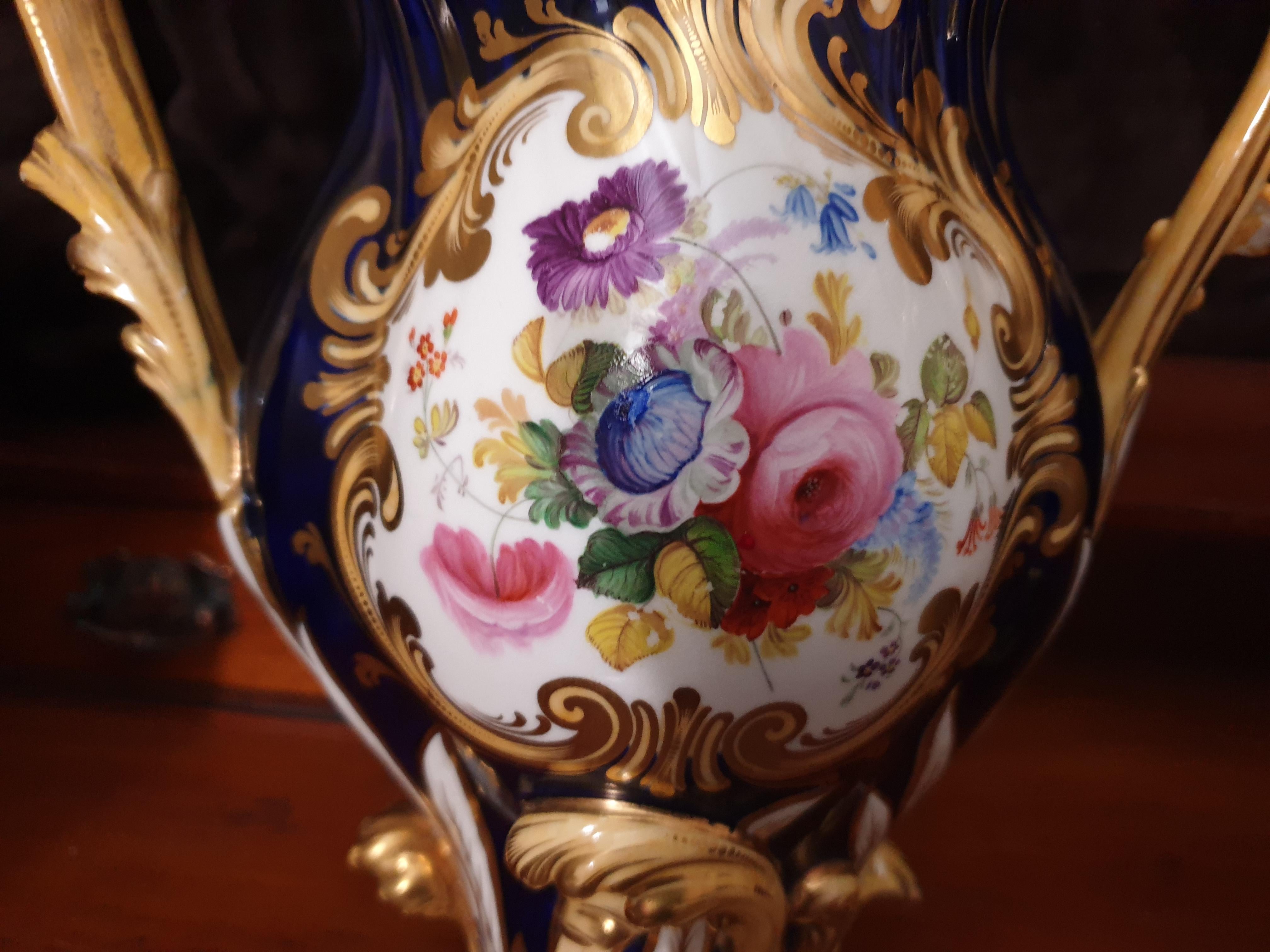 English H & R Daniel Floral Laurels Hand painted 19th Century Decorative Vases For Sale 4