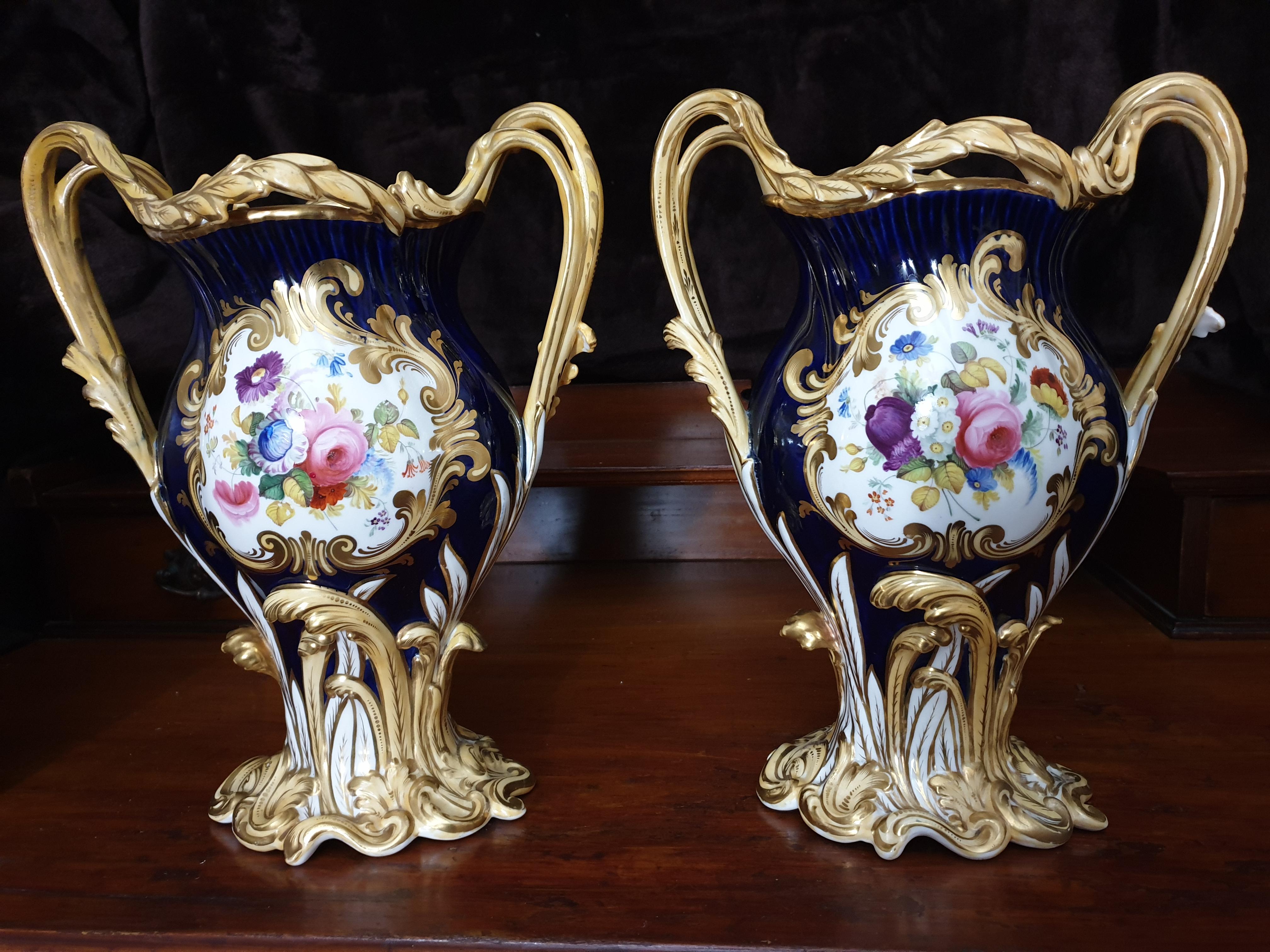 English H & R Daniel Floral Laurels Hand painted 19th Century Decorative Vases In Good Condition For Sale In London, GB