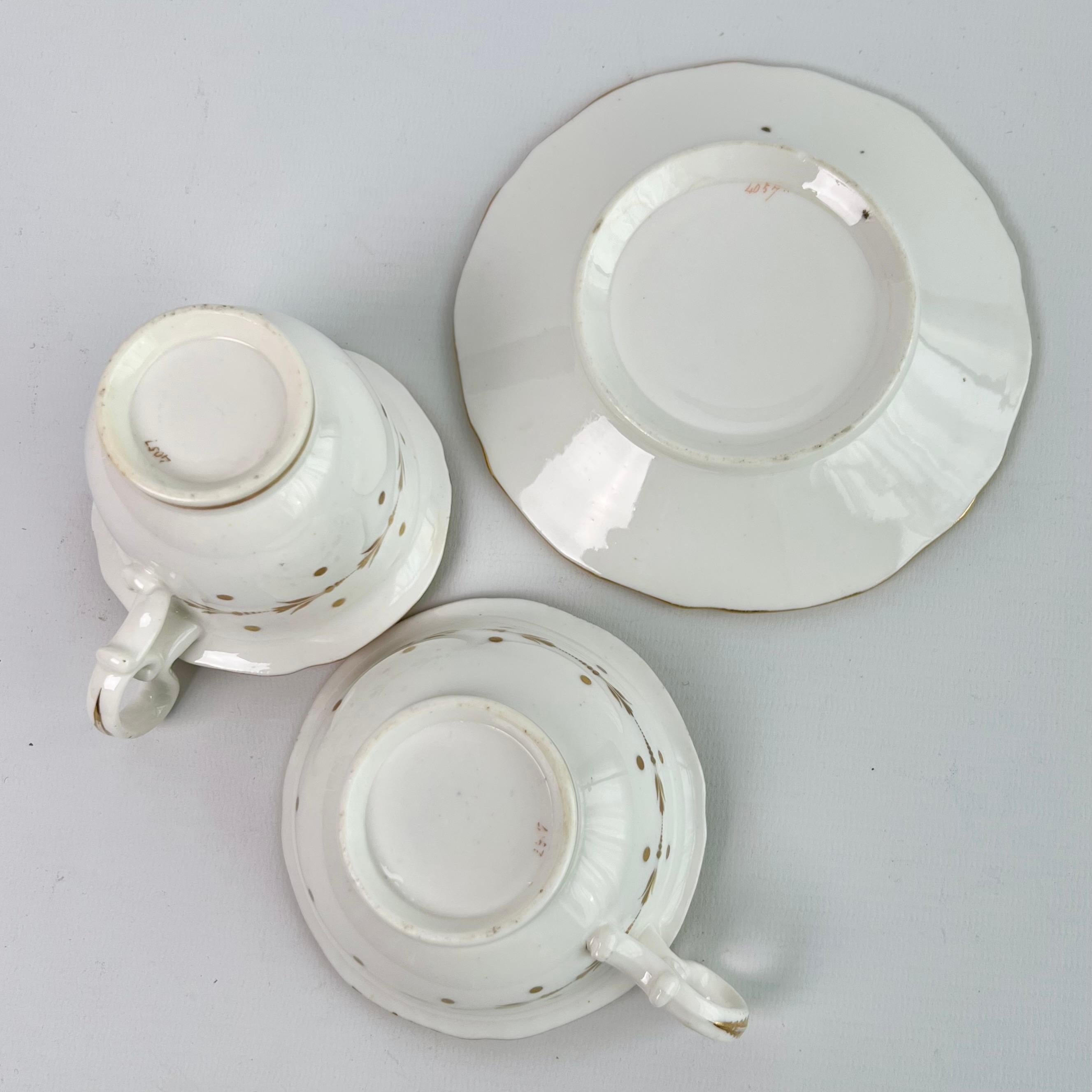 Trio de tasses à thé H & R Daniel, blanches avec brindilles dorées et florales, Régence, vers 1825 8