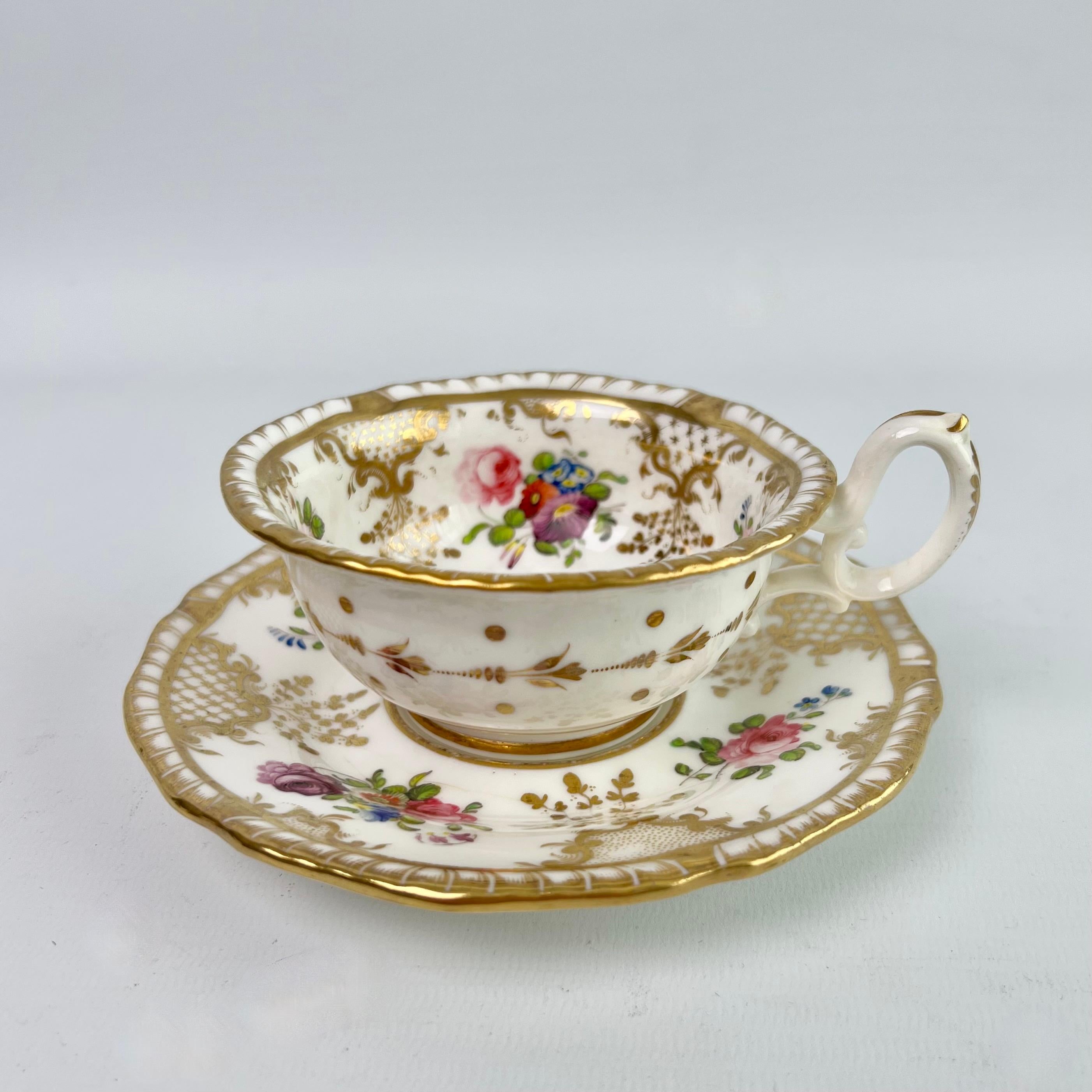 Anglais Trio de tasses à thé H & R Daniel, blanches avec brindilles dorées et florales, Régence, vers 1825