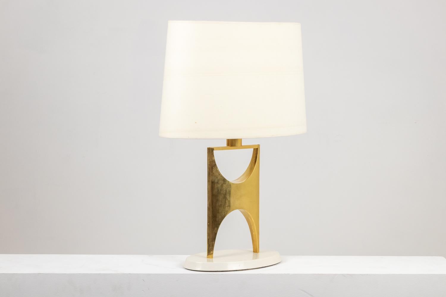 Lampe en forme de H en bronze doré. 20e siècle. Excellent état - En vente à Saint-Ouen, FR
