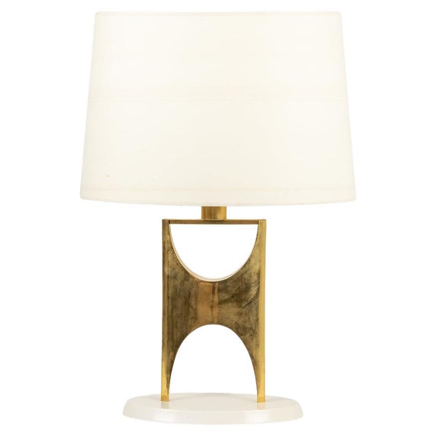 Lampe en forme de H en bronze doré. 20e siècle.